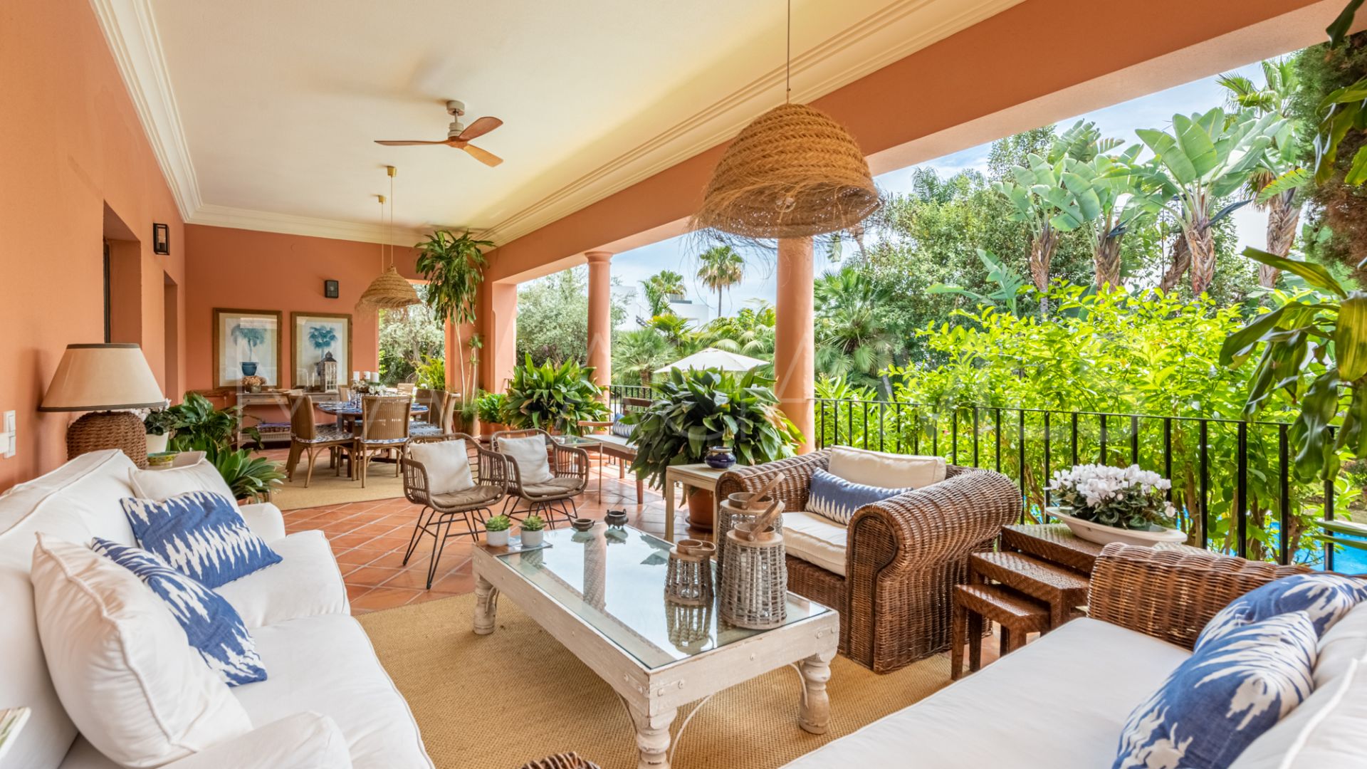 Villa for sale in Altos de Puente Romano