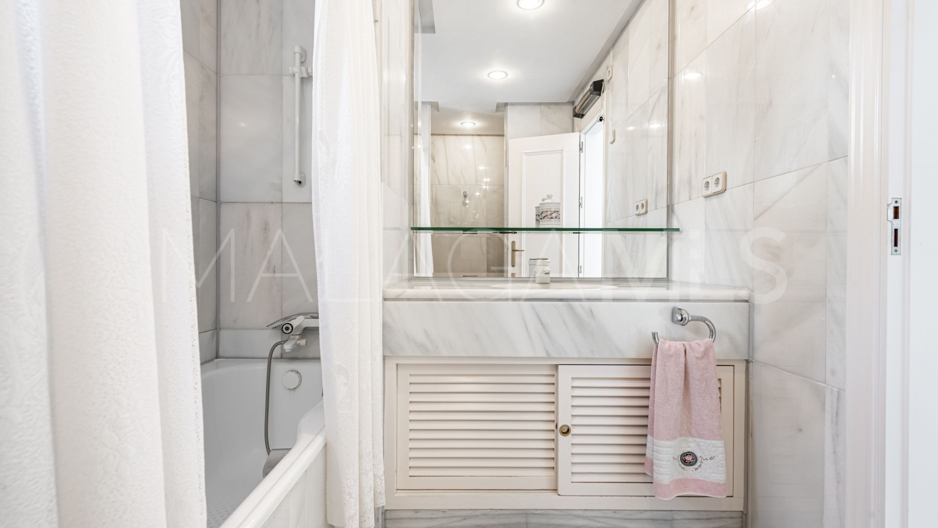 Se vende apartamento planta baja in Alhambra del Mar with 2 bedrooms