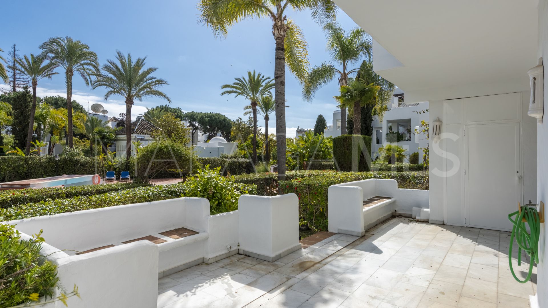 Se vende apartamento planta baja in Alhambra del Mar with 2 bedrooms