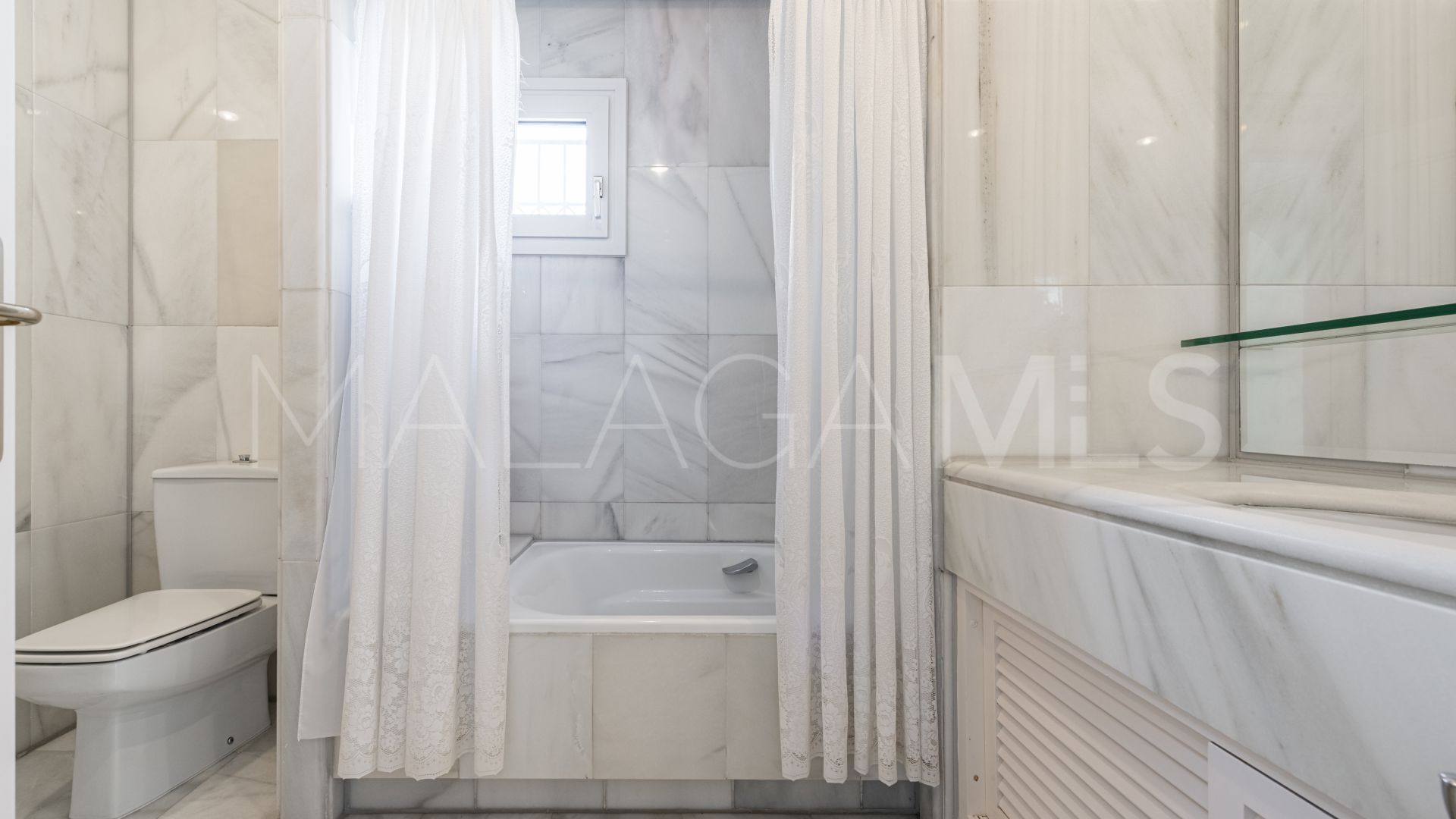 Se vende apartamento planta baja in Alhambra del Mar with 2 bedrooms