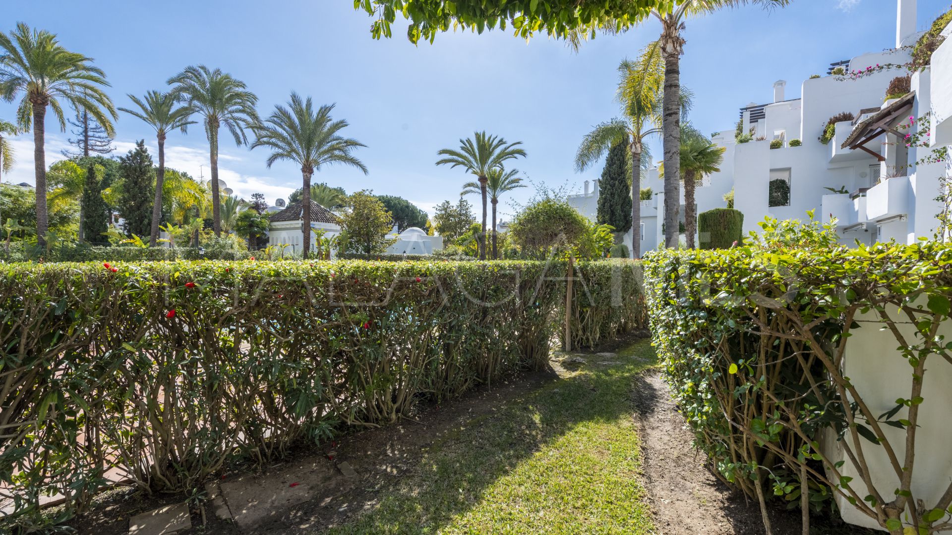 Se vende apartamento planta baja in Alhambra del Mar with 2 bedrooms