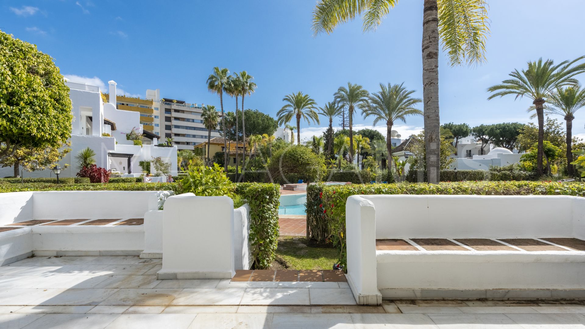 Se vende apartamento planta baja in Alhambra del Mar with 2 bedrooms