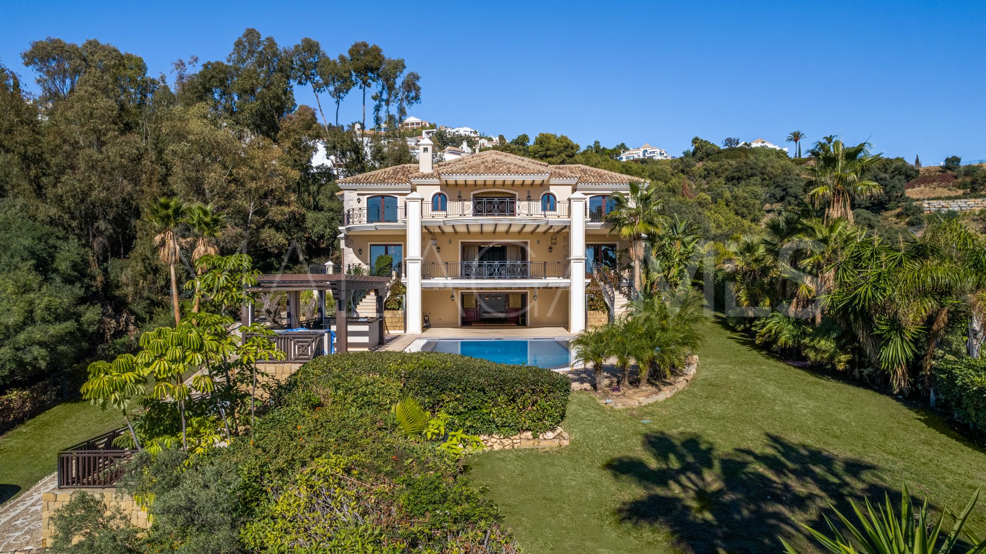 For sale Los Altos de los Monteros 7 bedrooms villa