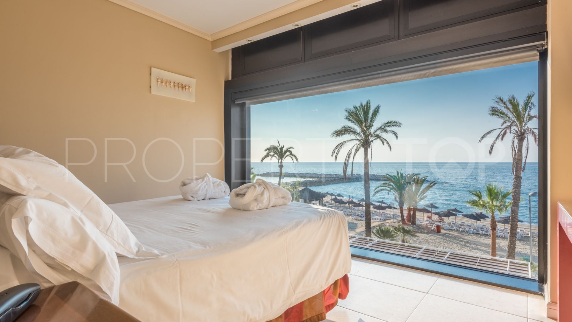 Apartamento con 3 dormitorios en venta en Guadalpin Banus
