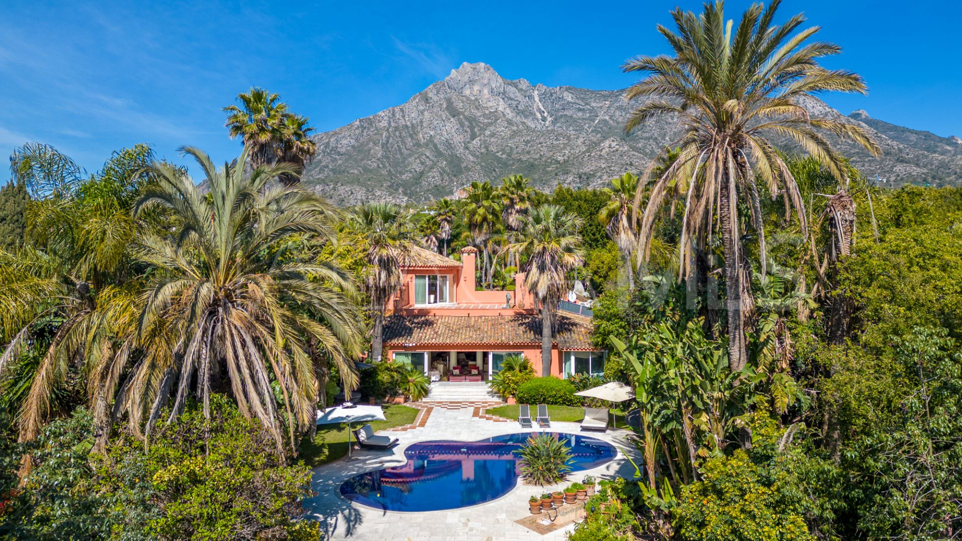 Villa for sale in Nagüeles