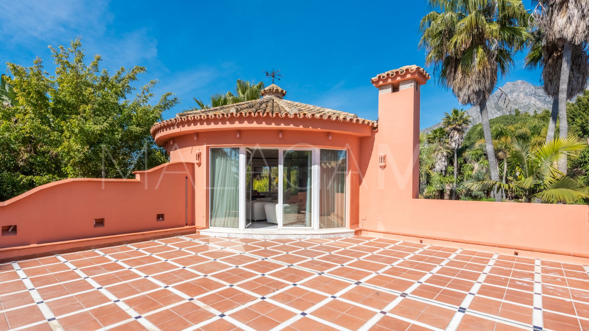 Villa for sale in Nagüeles