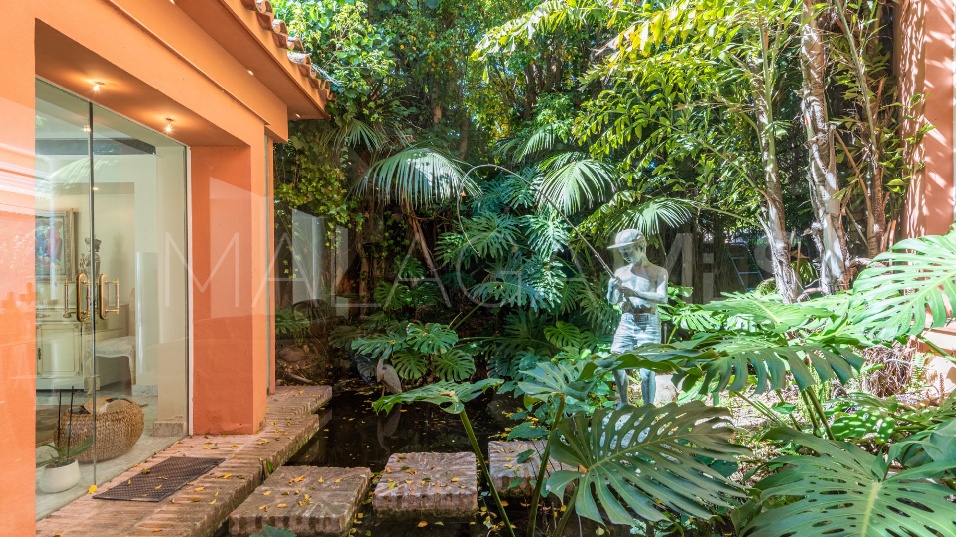 Villa for sale in Nagüeles