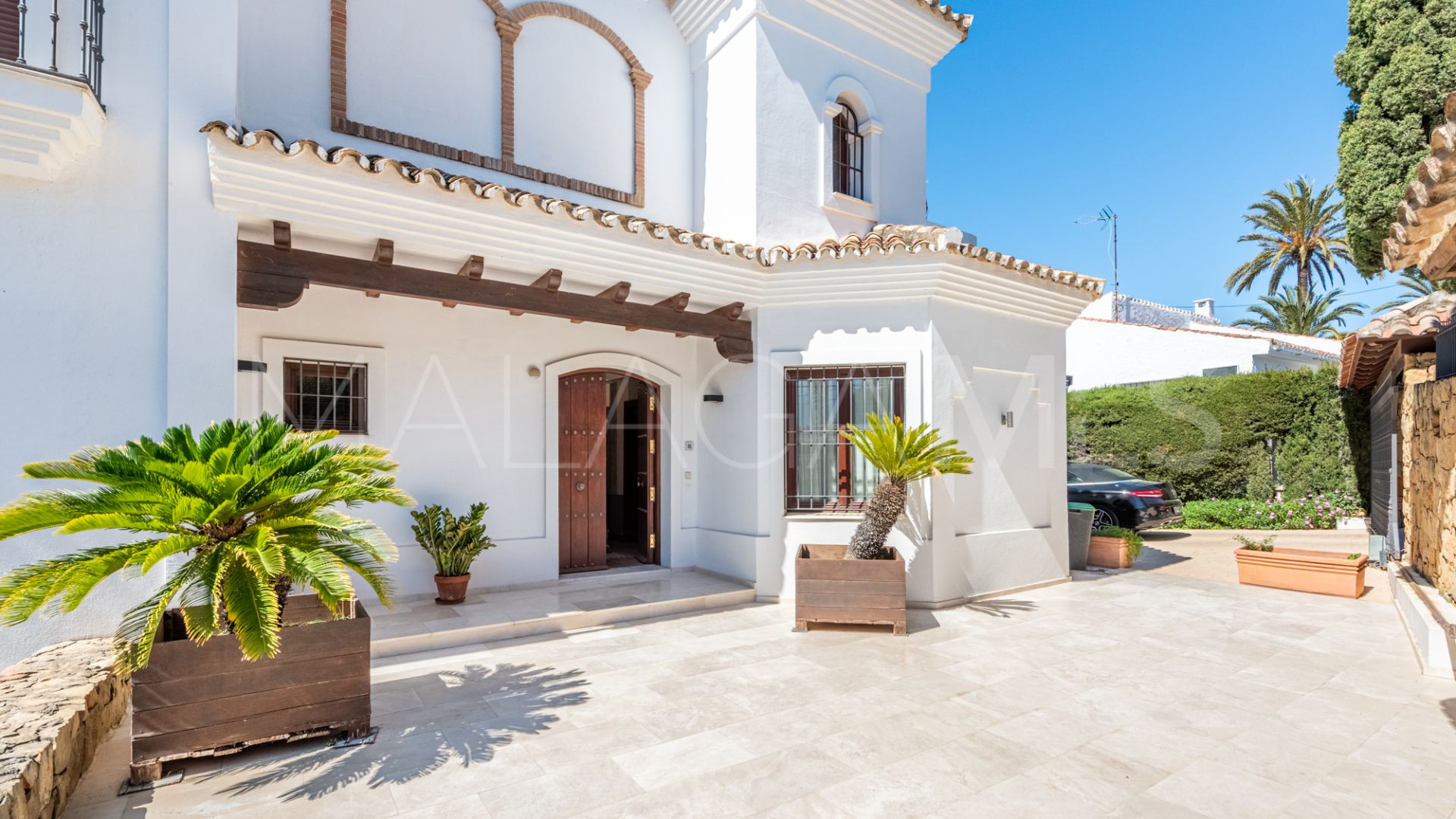 For sale villa in Nueva Andalucia