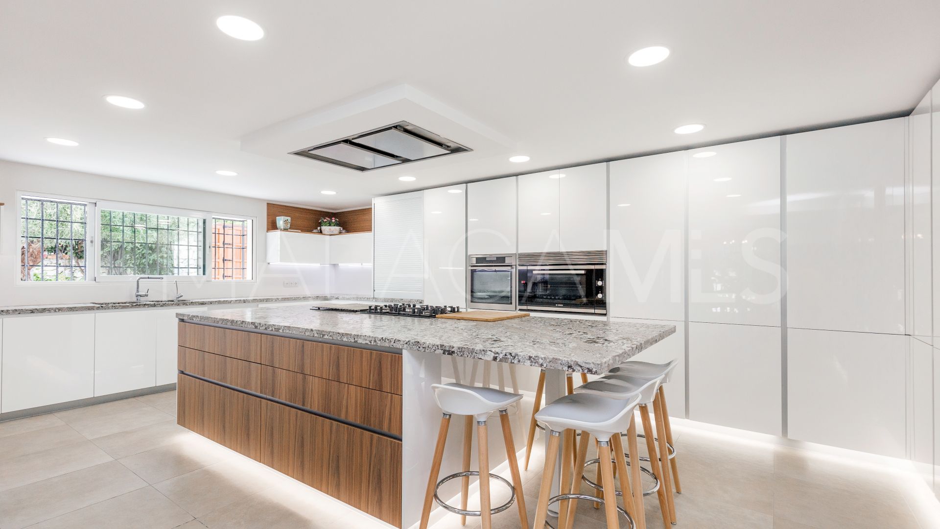 Villa for sale in Rio Real Golf with 7 bedrooms