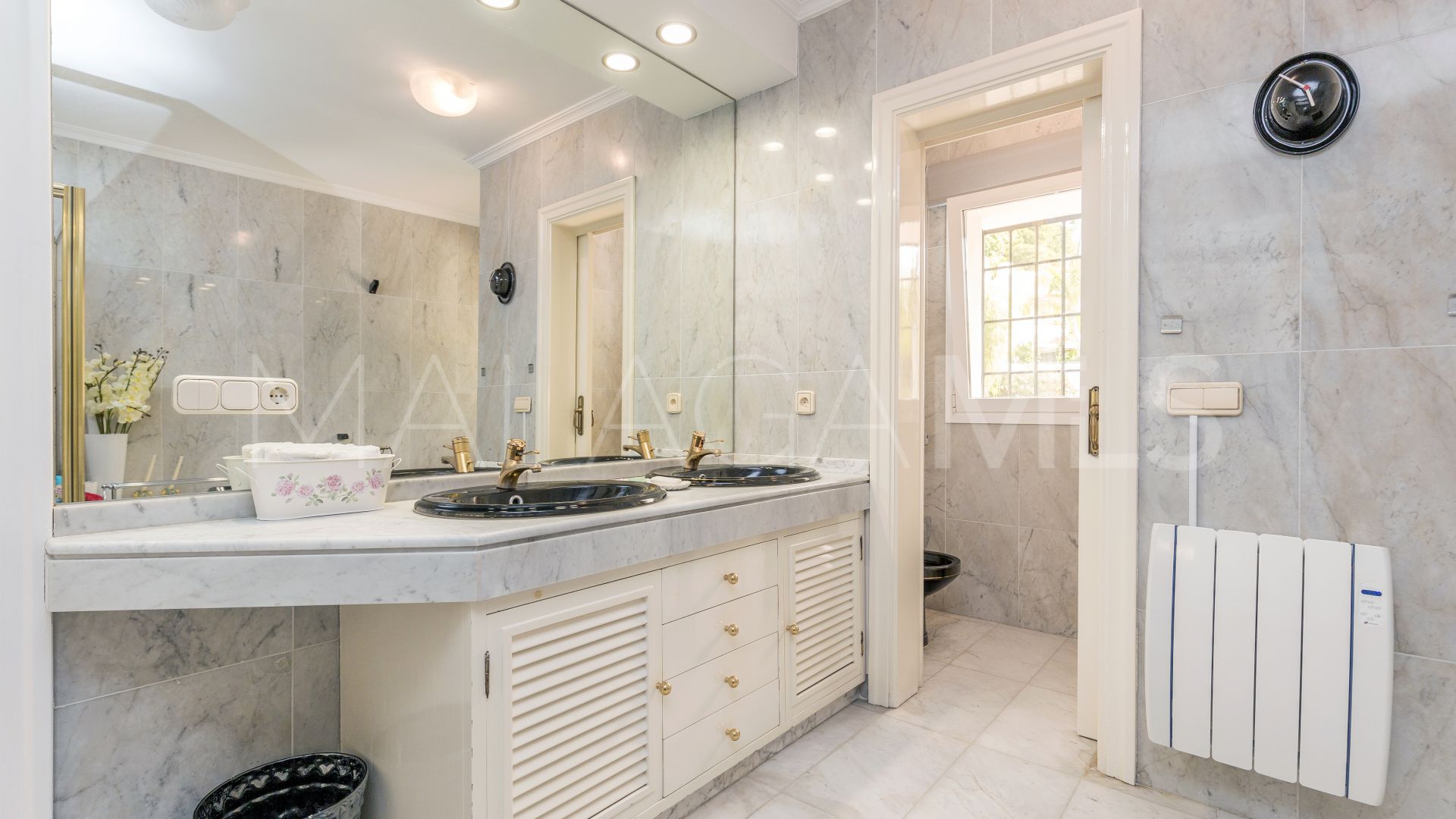 Villa for sale in Rio Real Golf with 7 bedrooms
