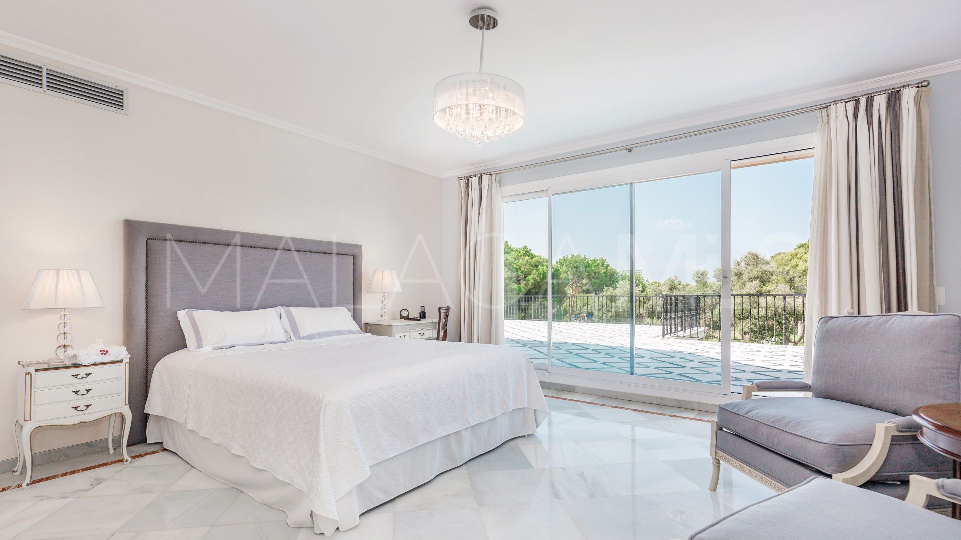 Villa for sale in Rio Real Golf with 7 bedrooms