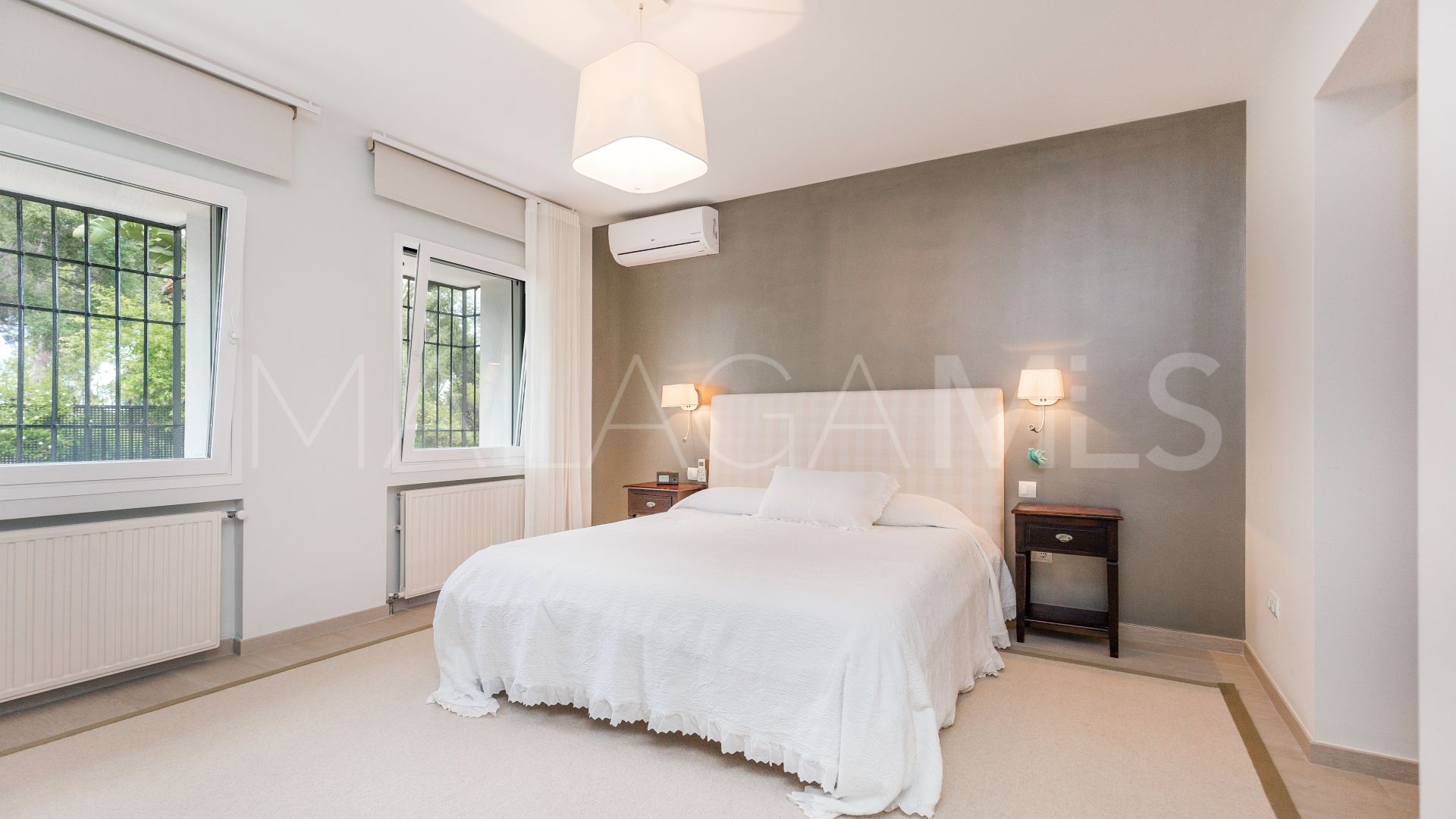 Villa for sale in Rio Real Golf with 7 bedrooms