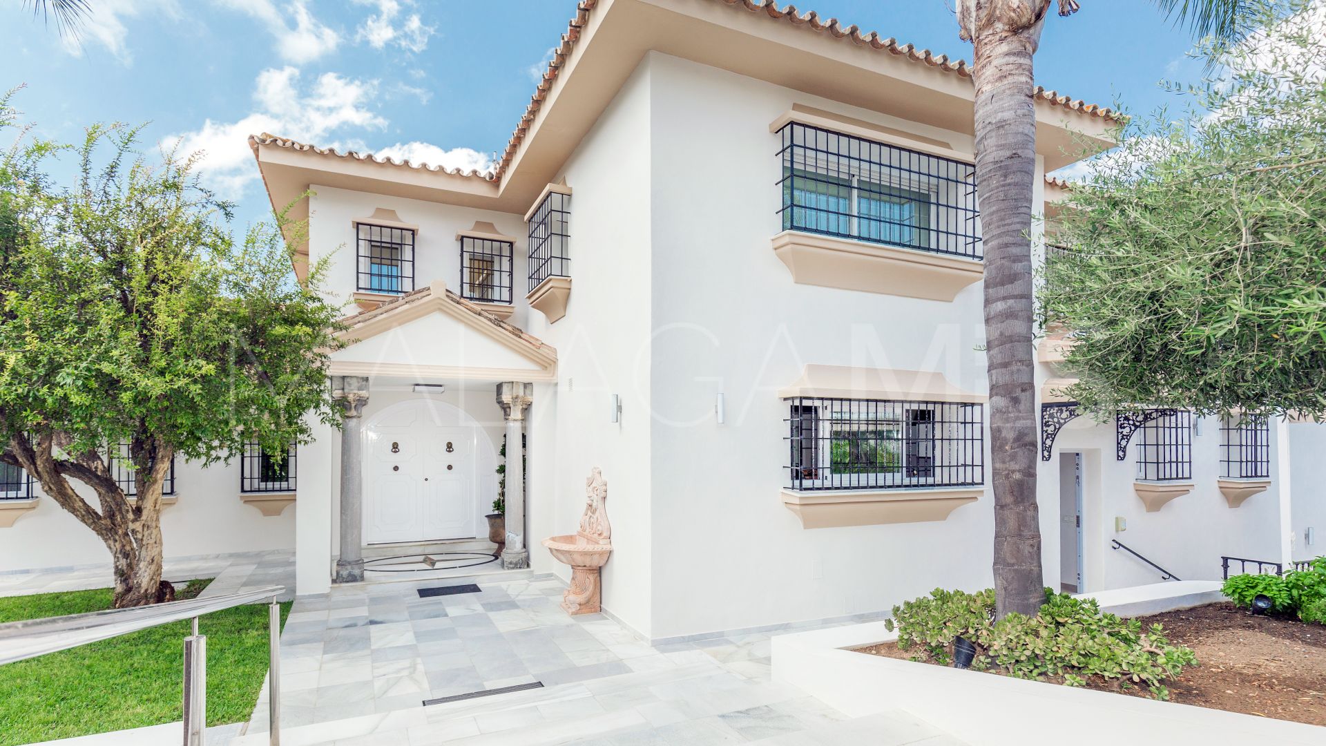 Villa for sale in Rio Real Golf with 7 bedrooms