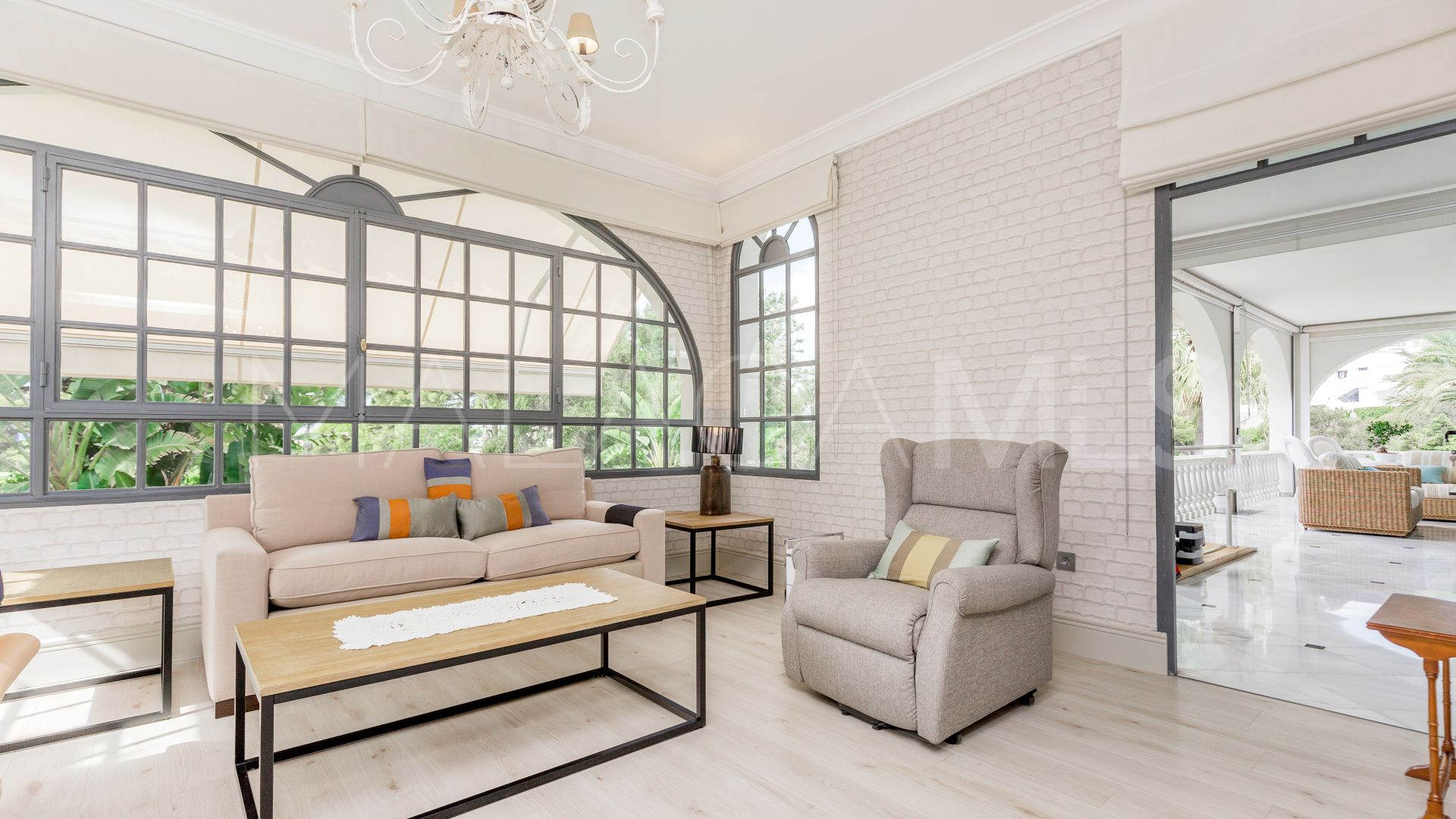 Villa for sale in Rio Real Golf with 7 bedrooms