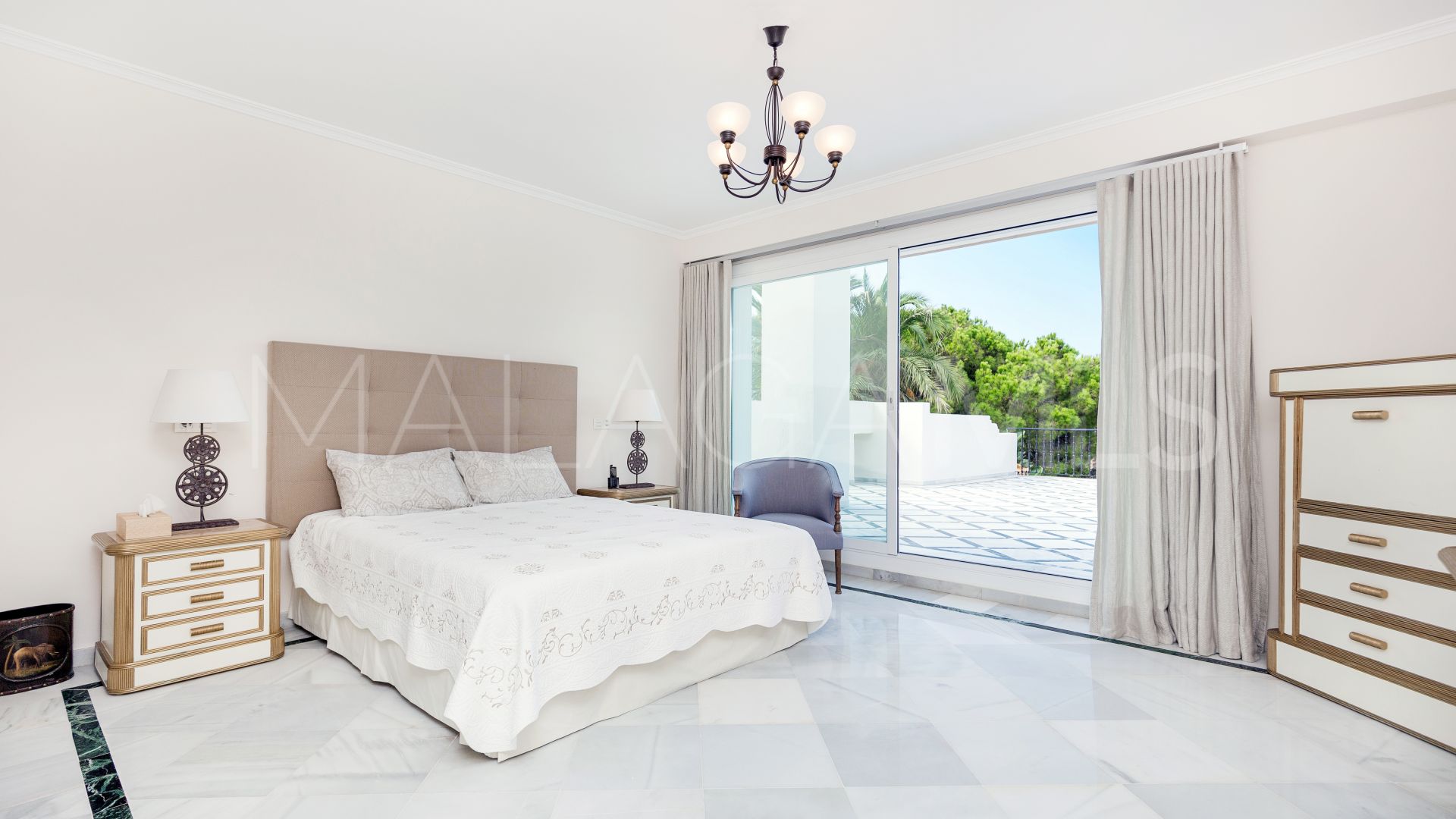 Villa for sale in Rio Real Golf with 7 bedrooms