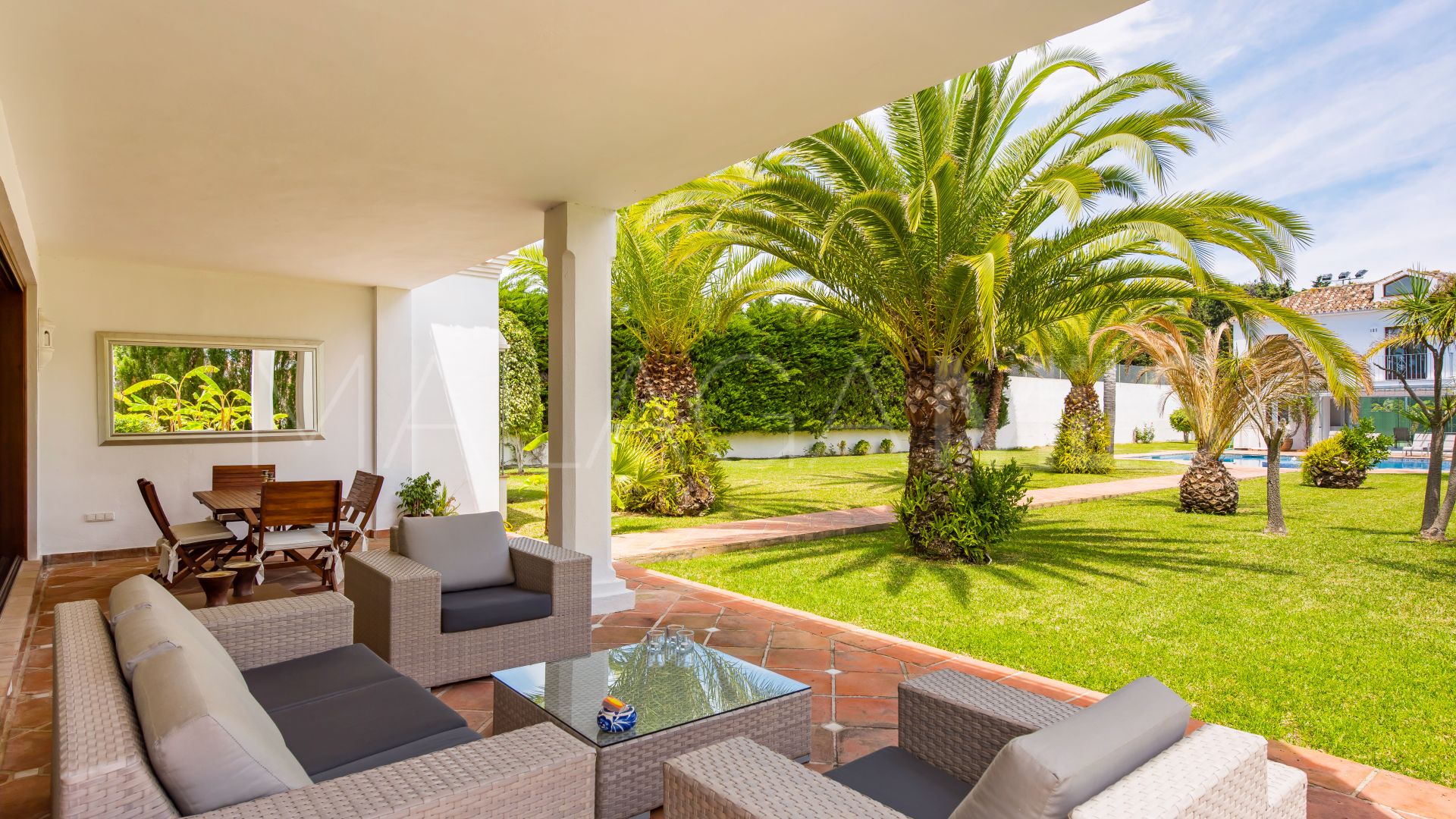 Villa for sale in Guadalmina Baja