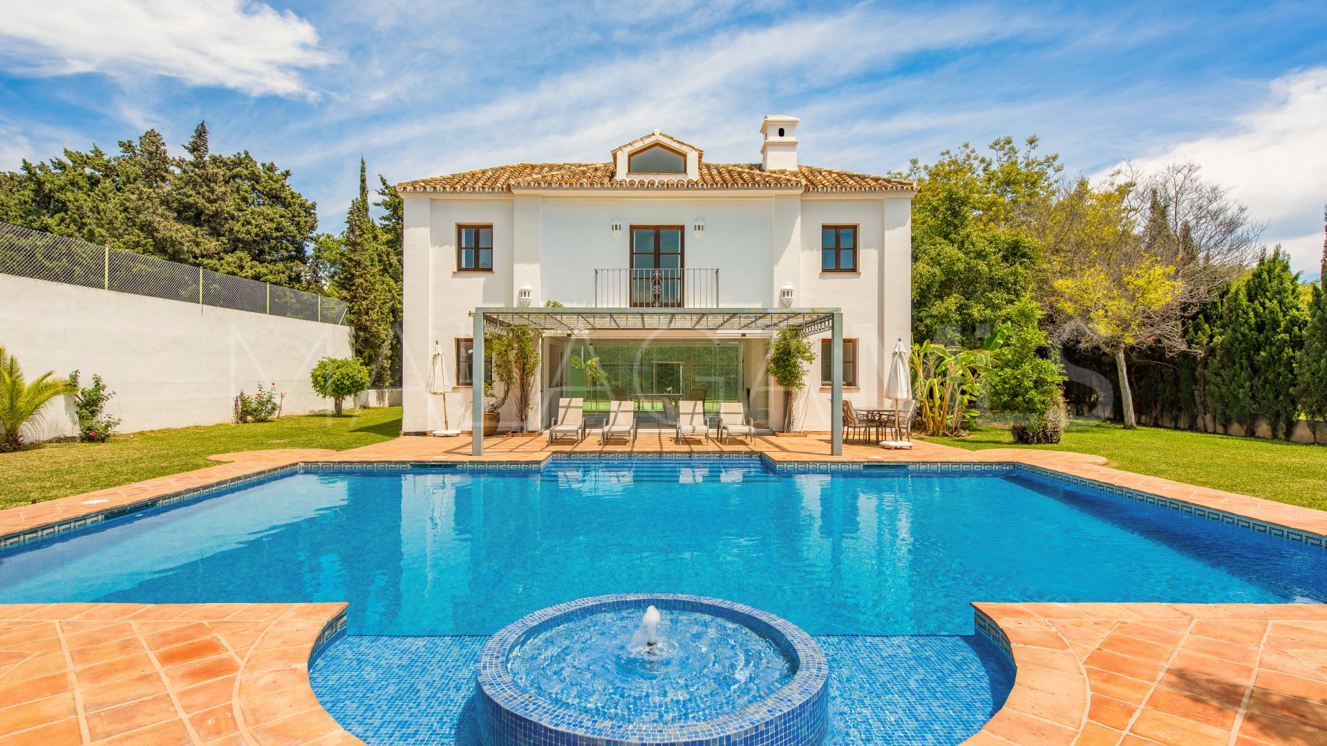 Villa for sale in Guadalmina Baja