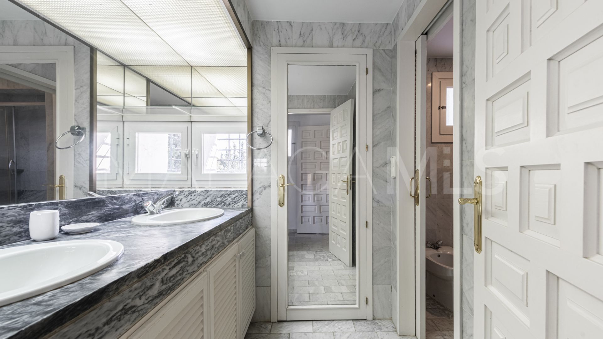 Buy penthouse with 2 bedrooms in Puente Romano II