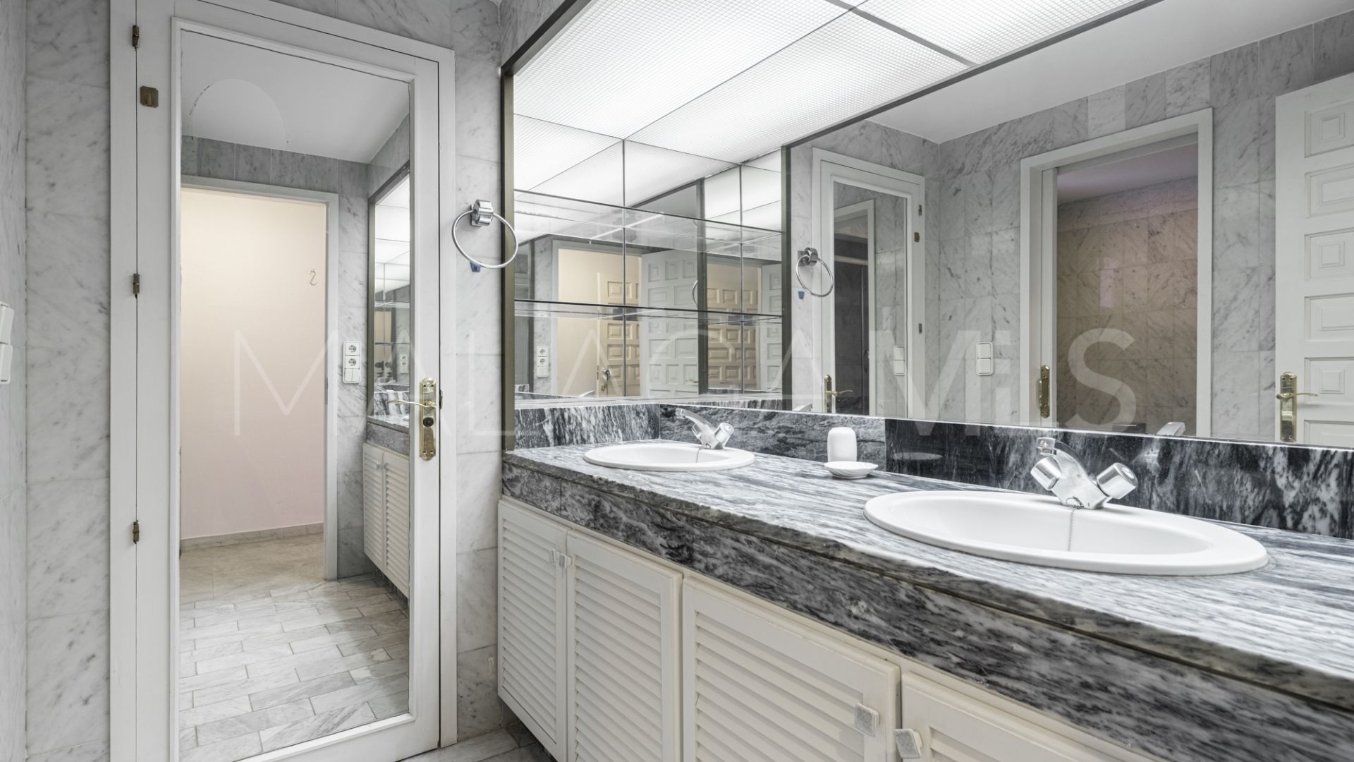 Buy penthouse with 2 bedrooms in Puente Romano II