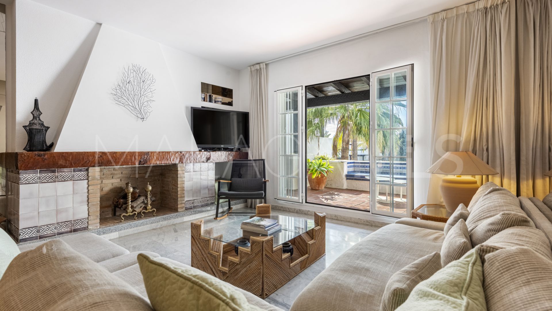 Buy penthouse with 2 bedrooms in Puente Romano II