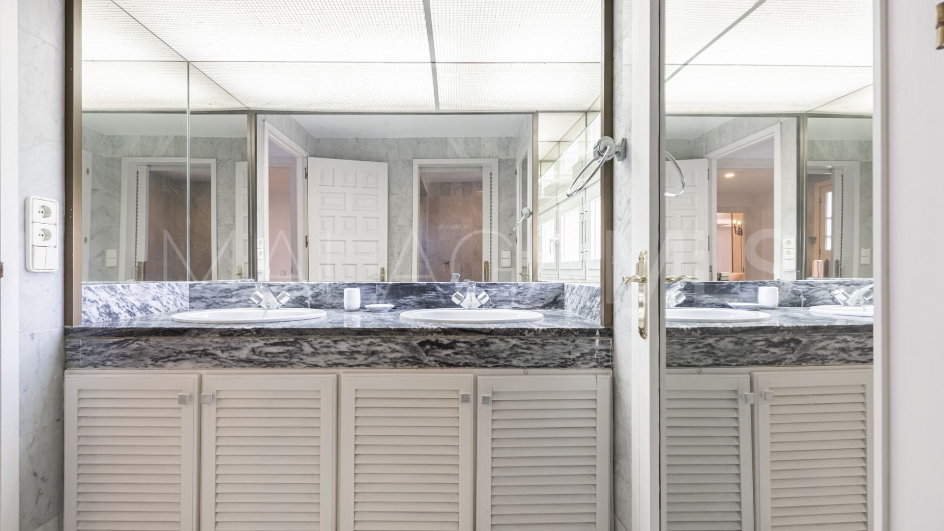 Buy penthouse with 2 bedrooms in Puente Romano II