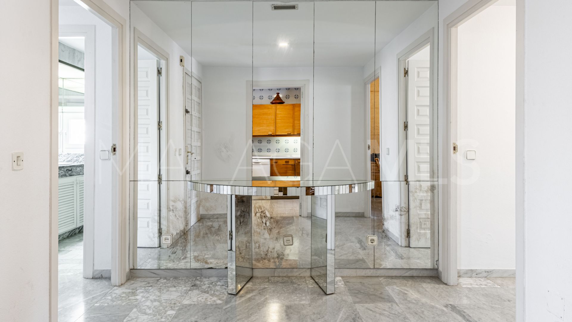 Buy penthouse with 2 bedrooms in Puente Romano II