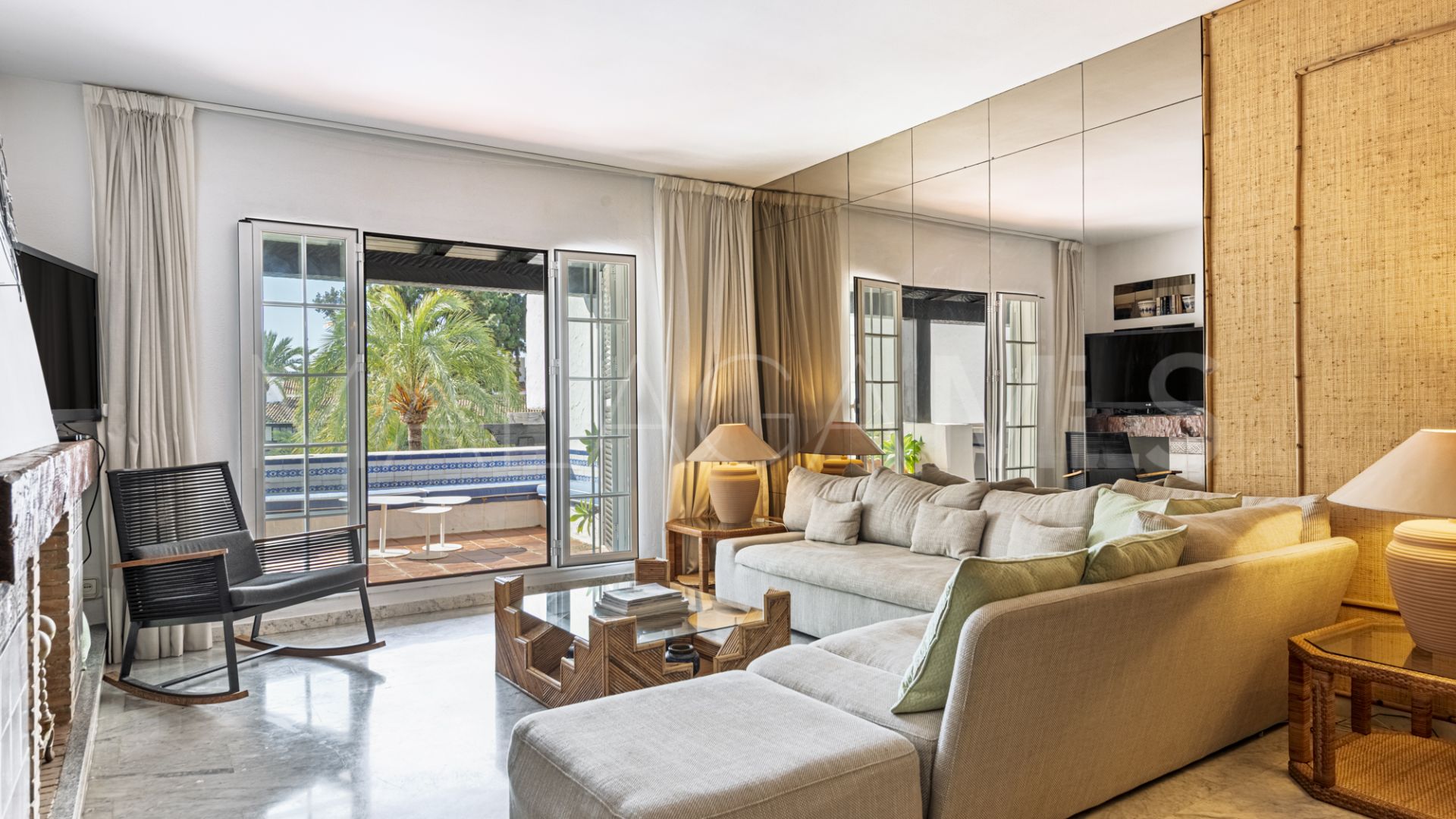 Buy penthouse with 2 bedrooms in Puente Romano II