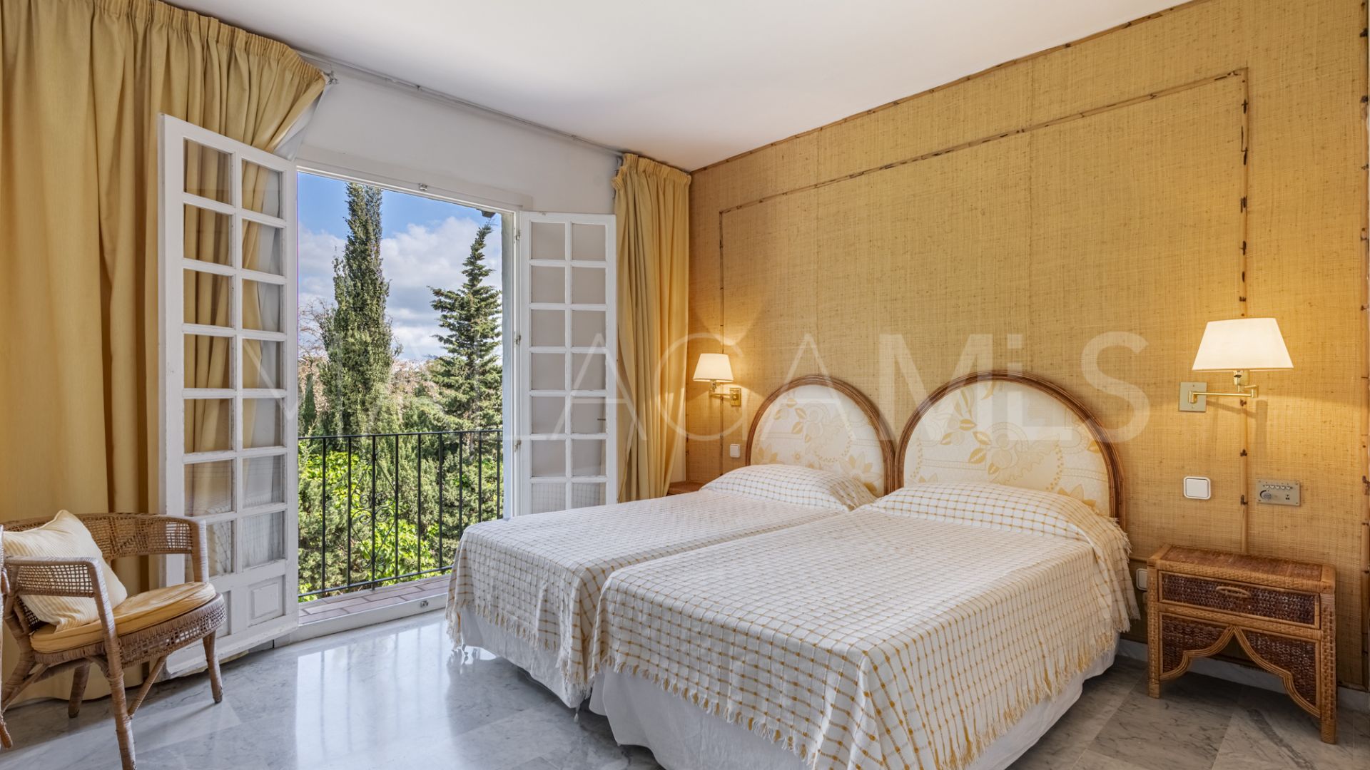 Buy penthouse with 2 bedrooms in Puente Romano II
