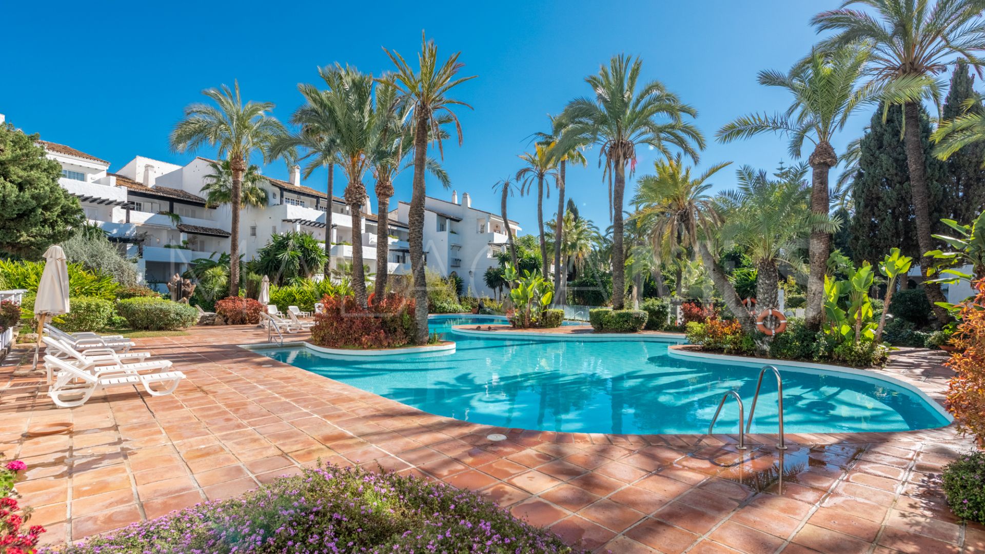 Buy penthouse with 2 bedrooms in Puente Romano II