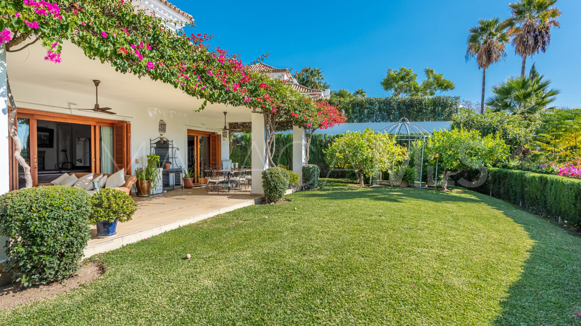 Villa in El Capricho for sale