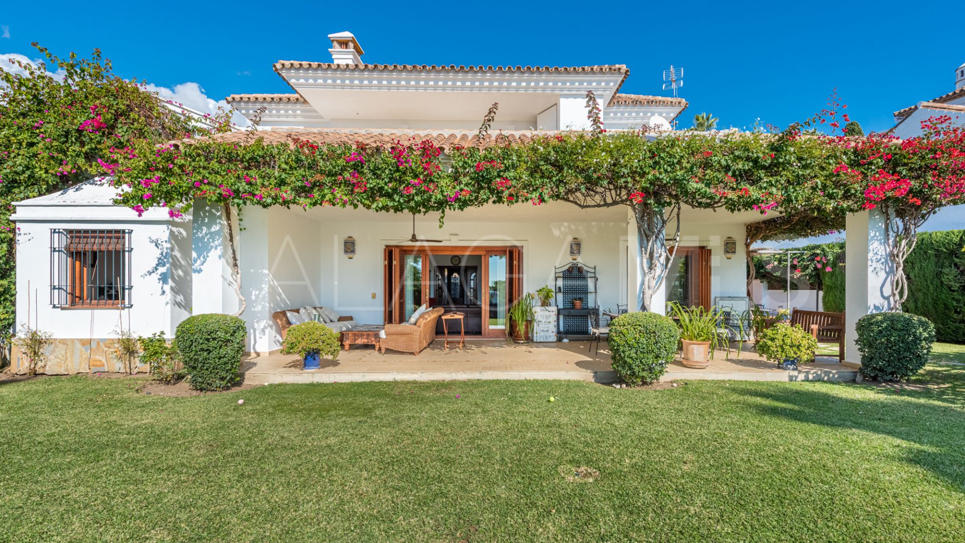 Villa in El Capricho for sale