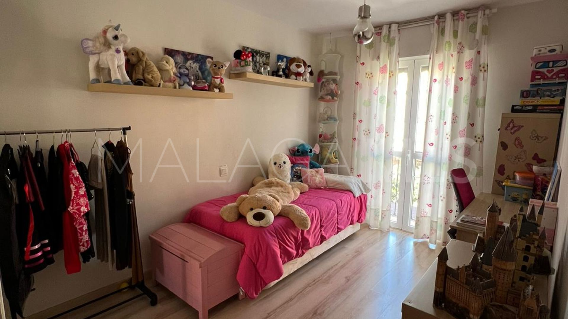 Buy adosado in Estepona with 3 bedrooms