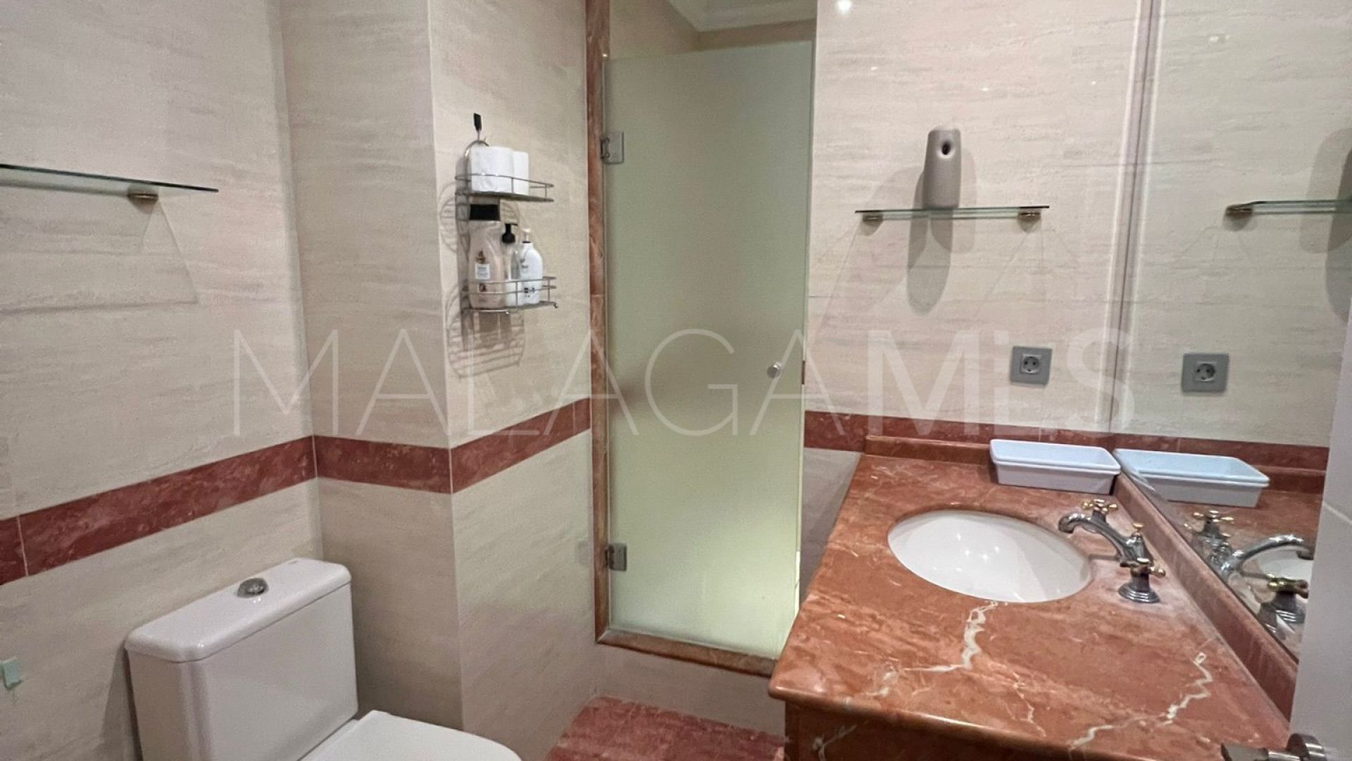 For sale apartment in Estepona Town with 2 bedrooms