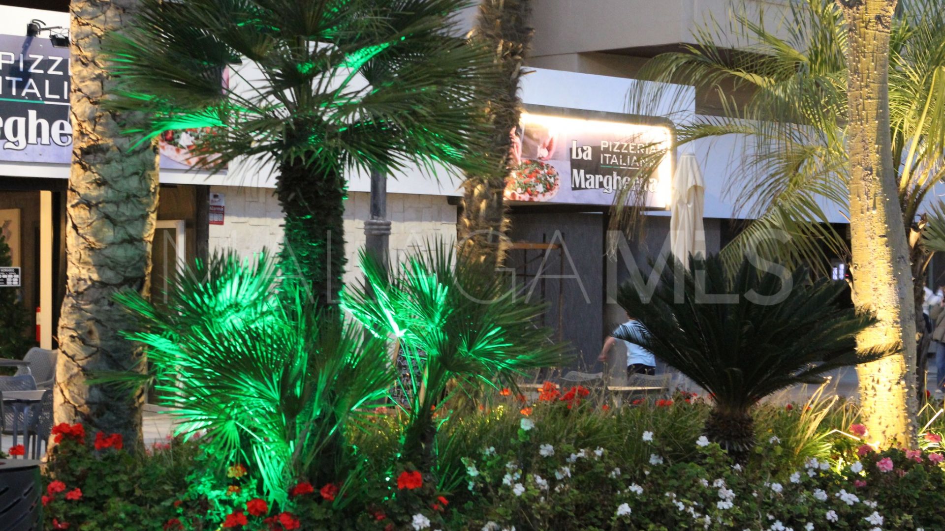 For sale apartment in Estepona Town with 2 bedrooms