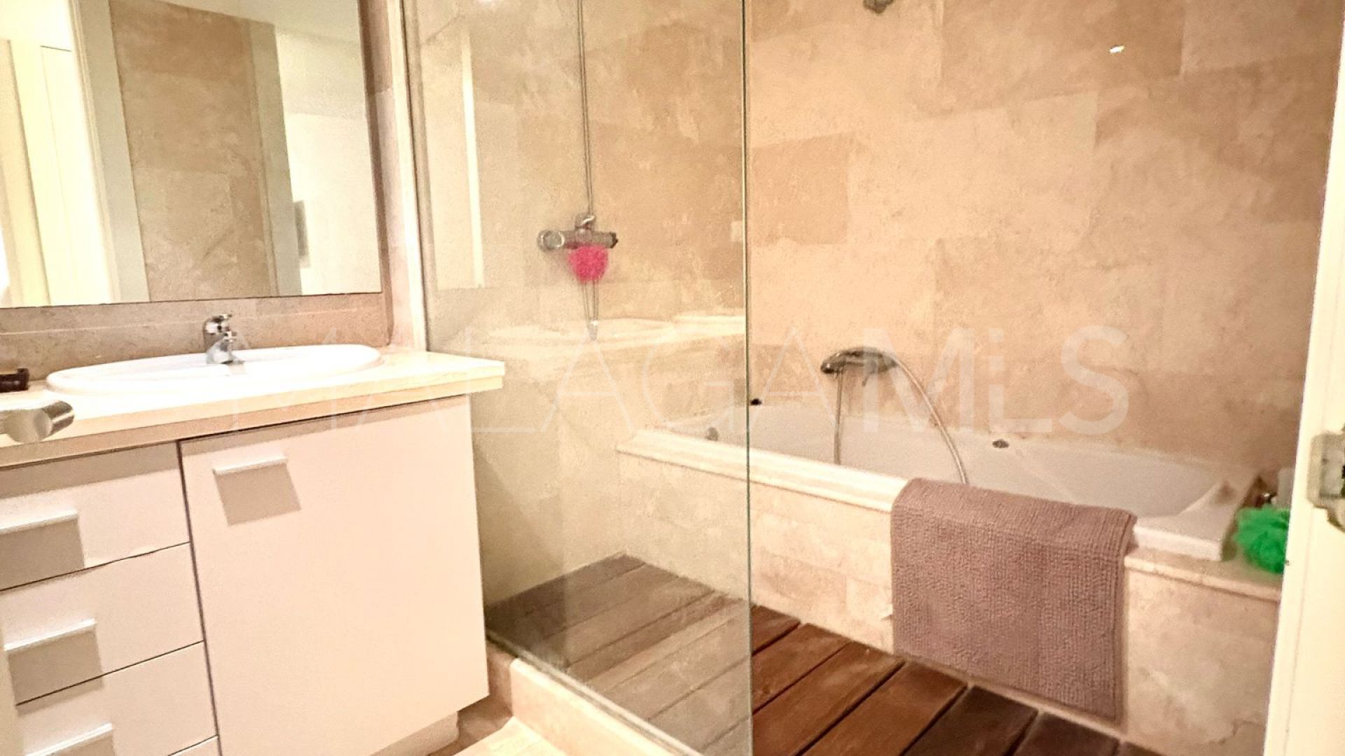 Ground floor apartment with 3 bedrooms for sale in Chullera