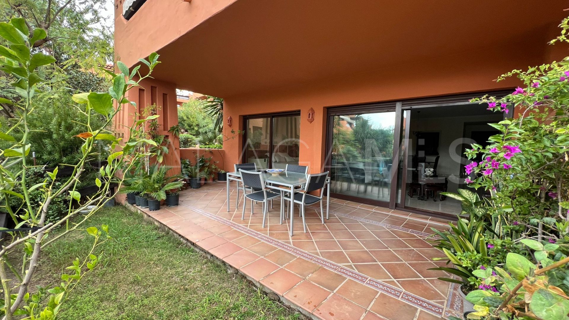 Ground floor apartment with 2 bedrooms for sale in Costa Galera