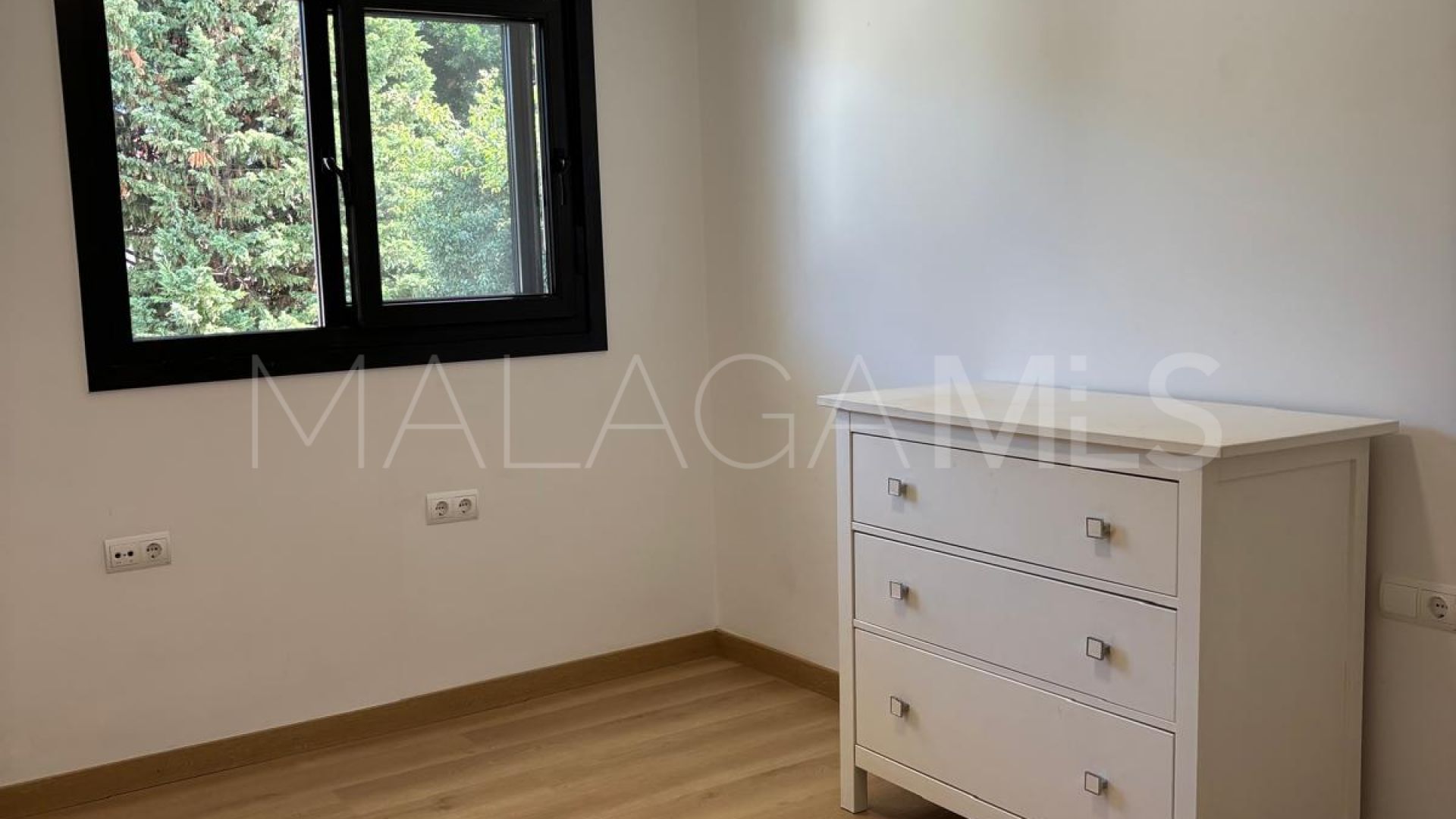 Ground floor duplex for sale in Seghers