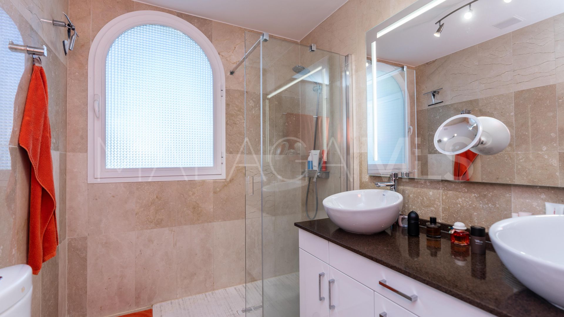 Se vende apartamento de 3 bedrooms in Benahavis