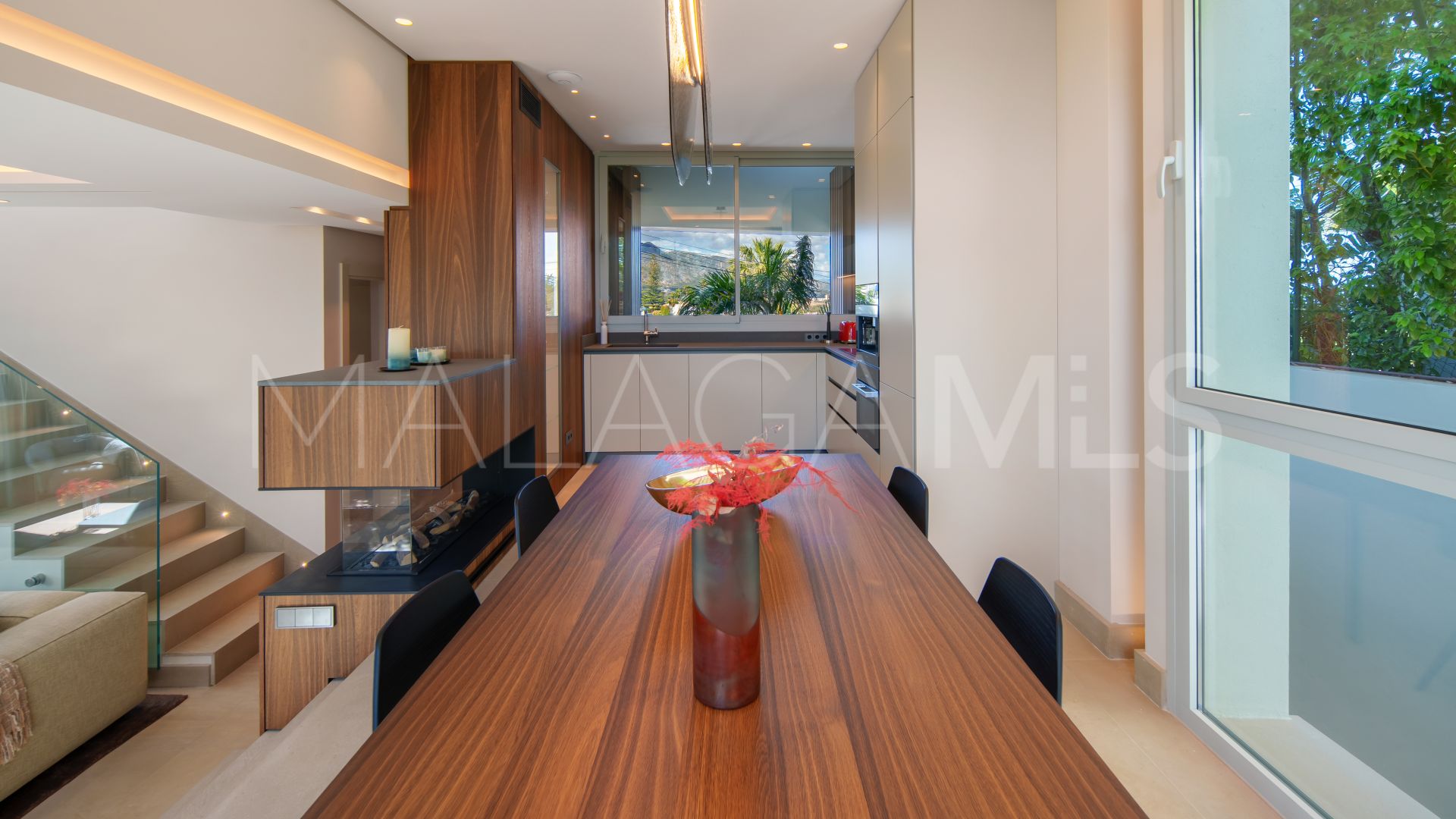 Villa for sale in Nueva Andalucia
