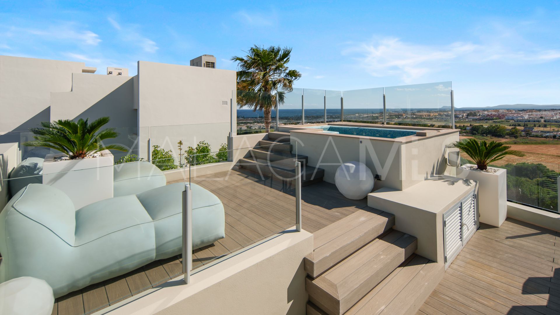 Villa for sale in Nueva Andalucia