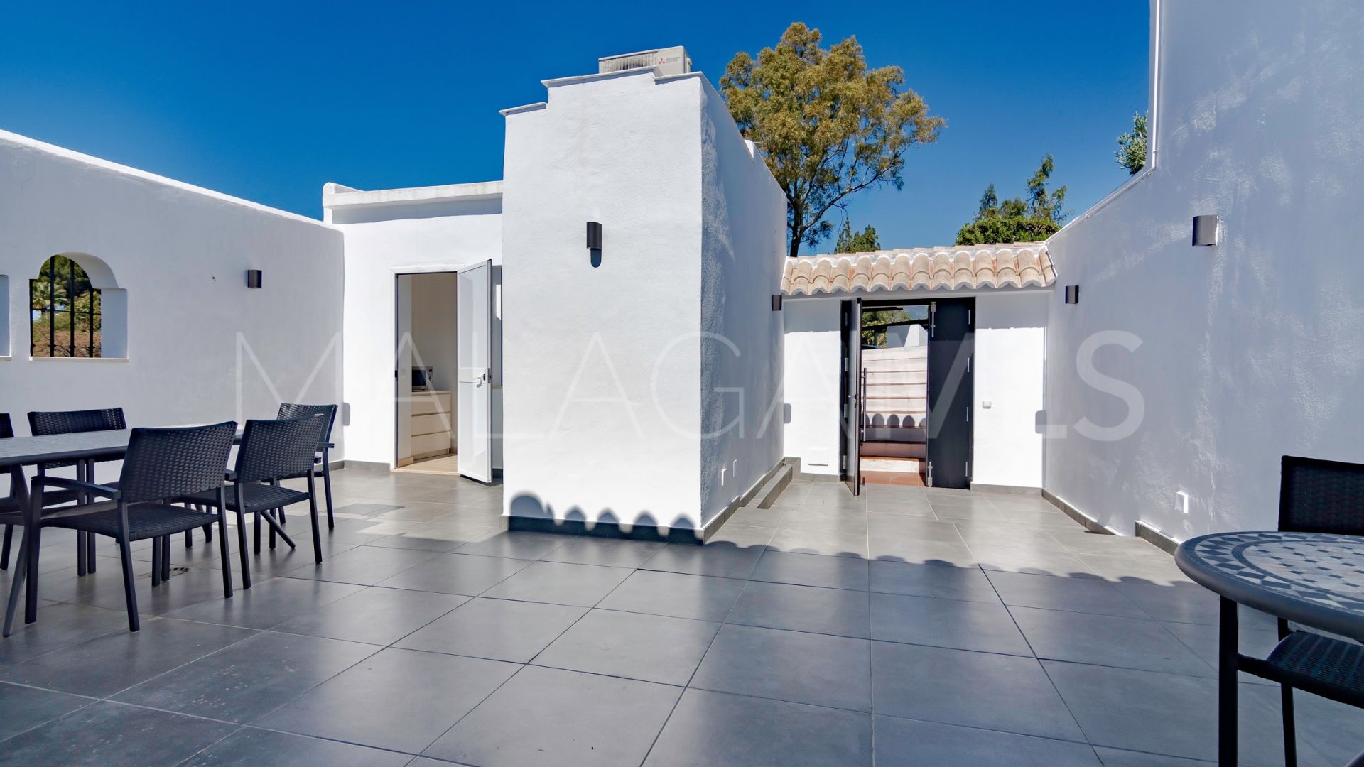 Adosado for sale in Nueva Andalucia