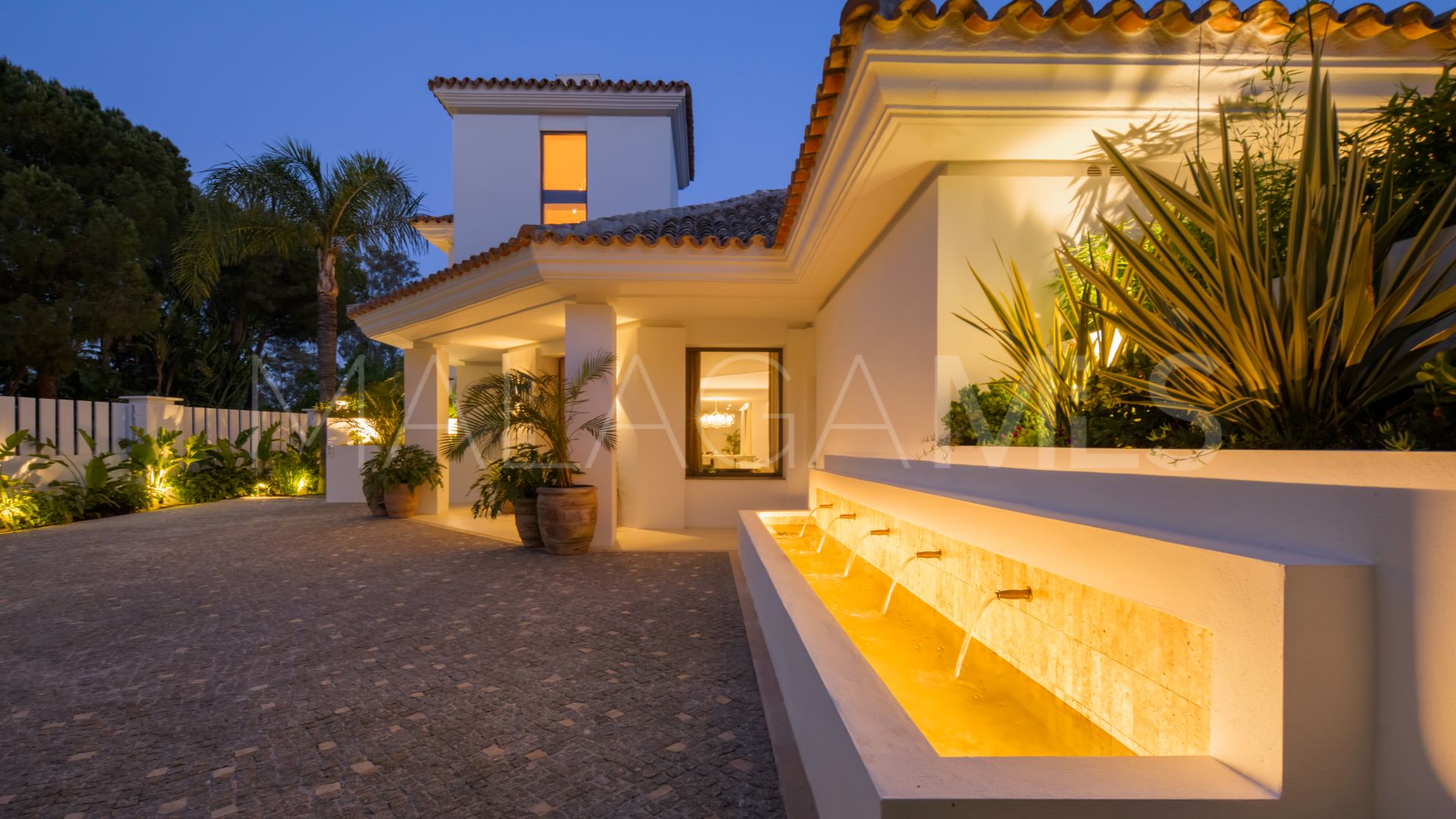Buy villa with 6 bedrooms in El Herrojo