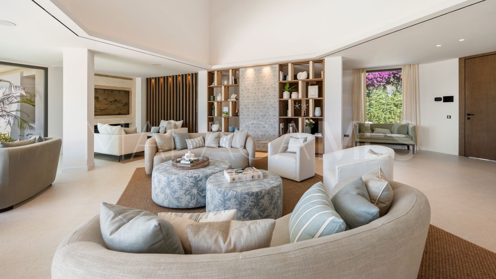 Buy villa with 6 bedrooms in El Herrojo