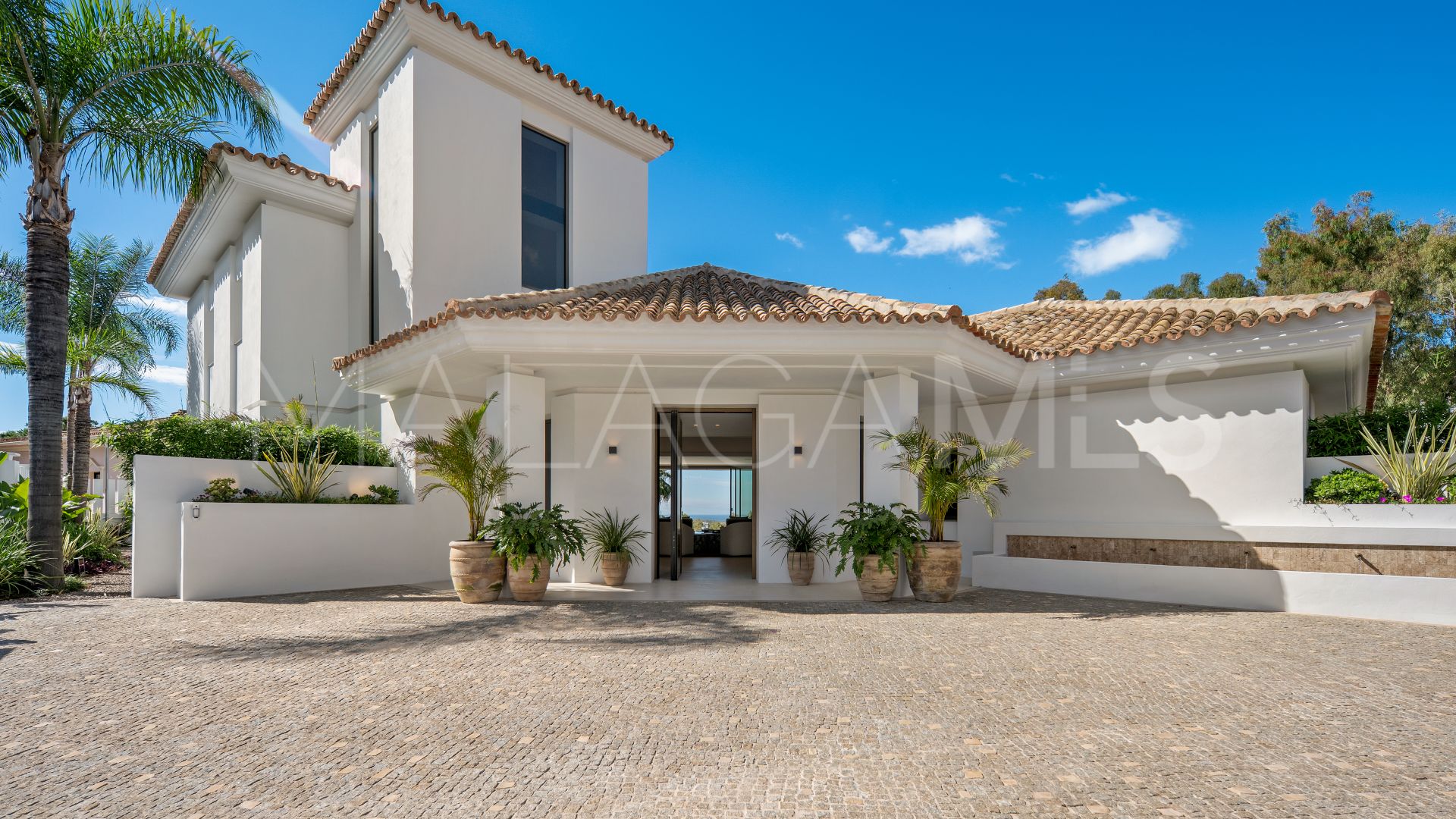 Buy villa with 6 bedrooms in El Herrojo