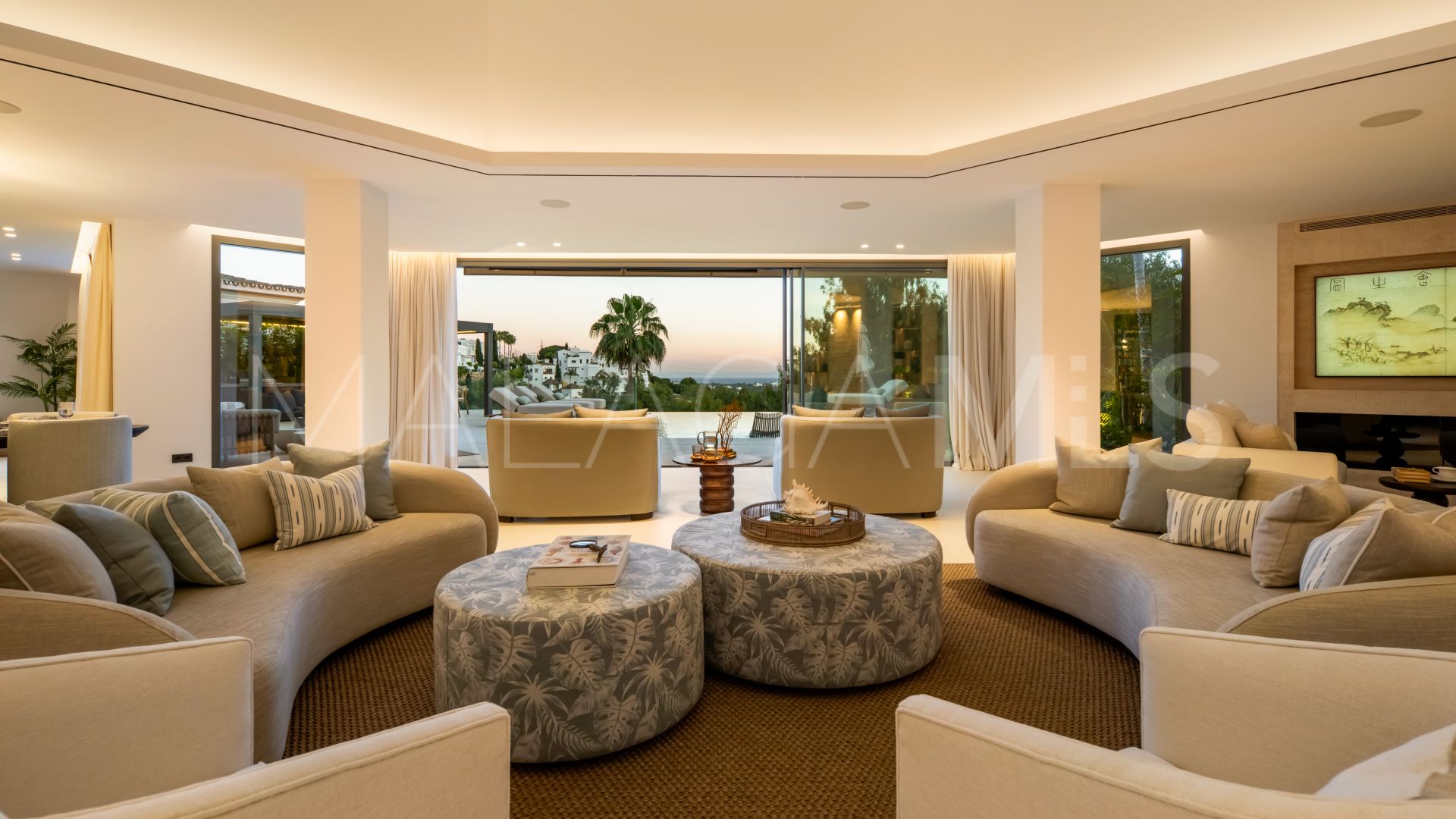 Buy villa with 6 bedrooms in El Herrojo