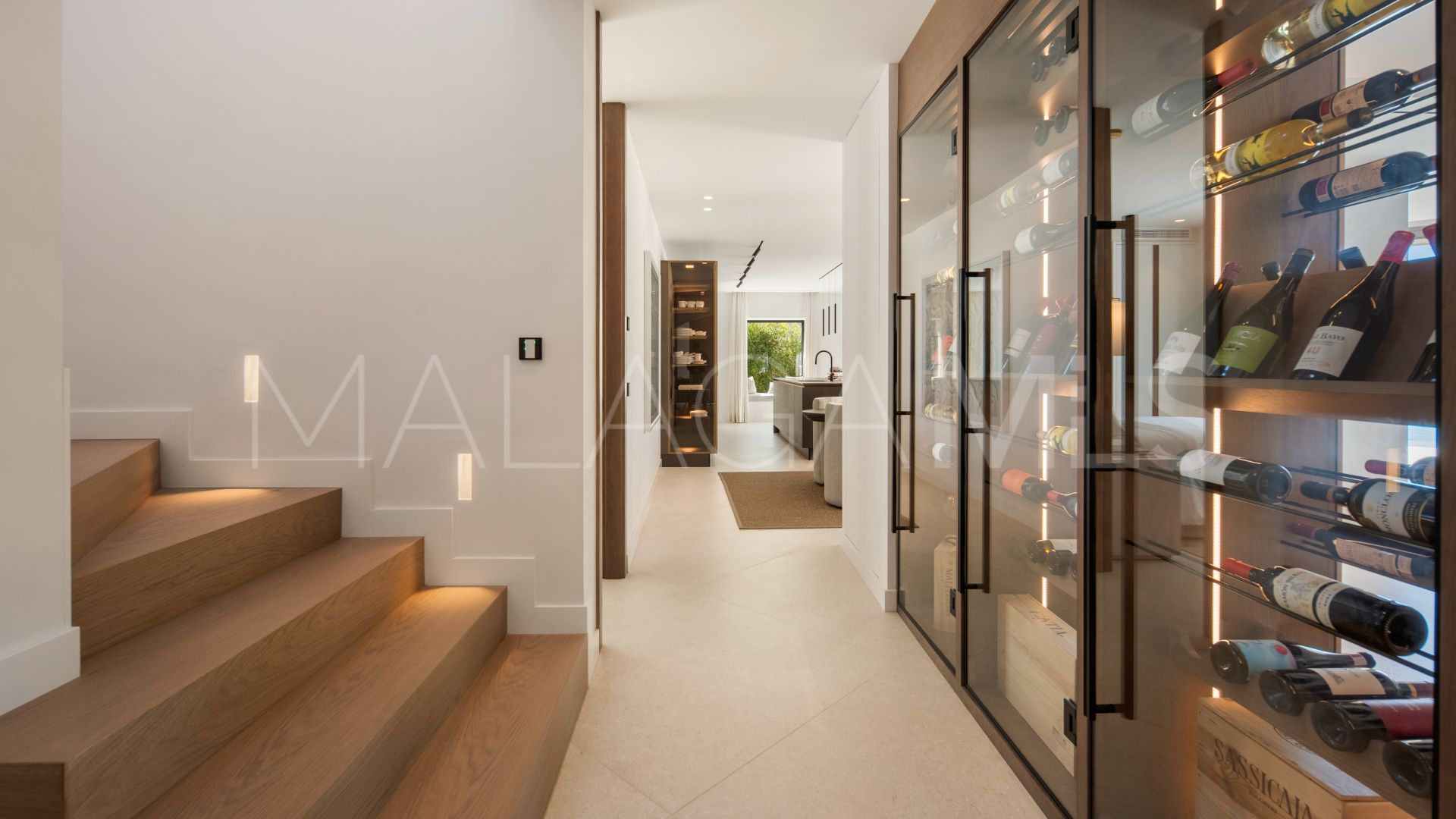 Buy villa with 6 bedrooms in El Herrojo