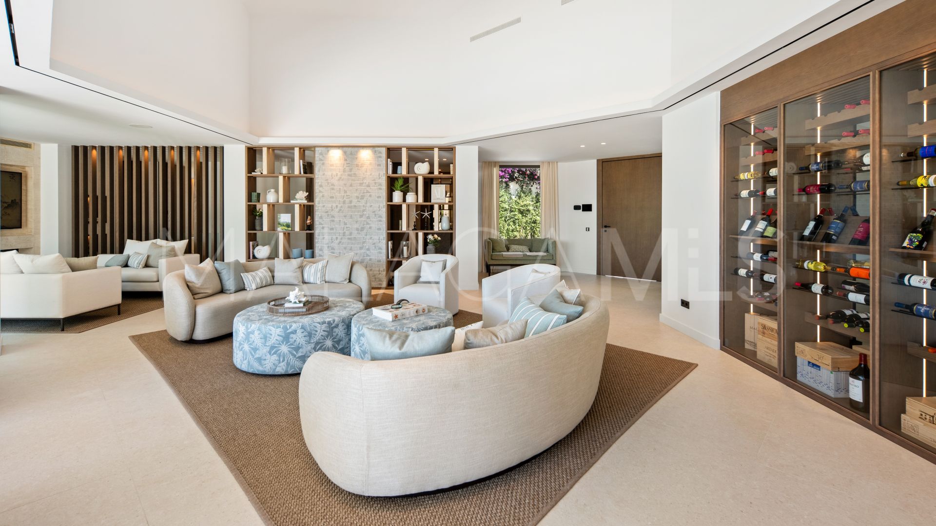 Buy villa with 6 bedrooms in El Herrojo