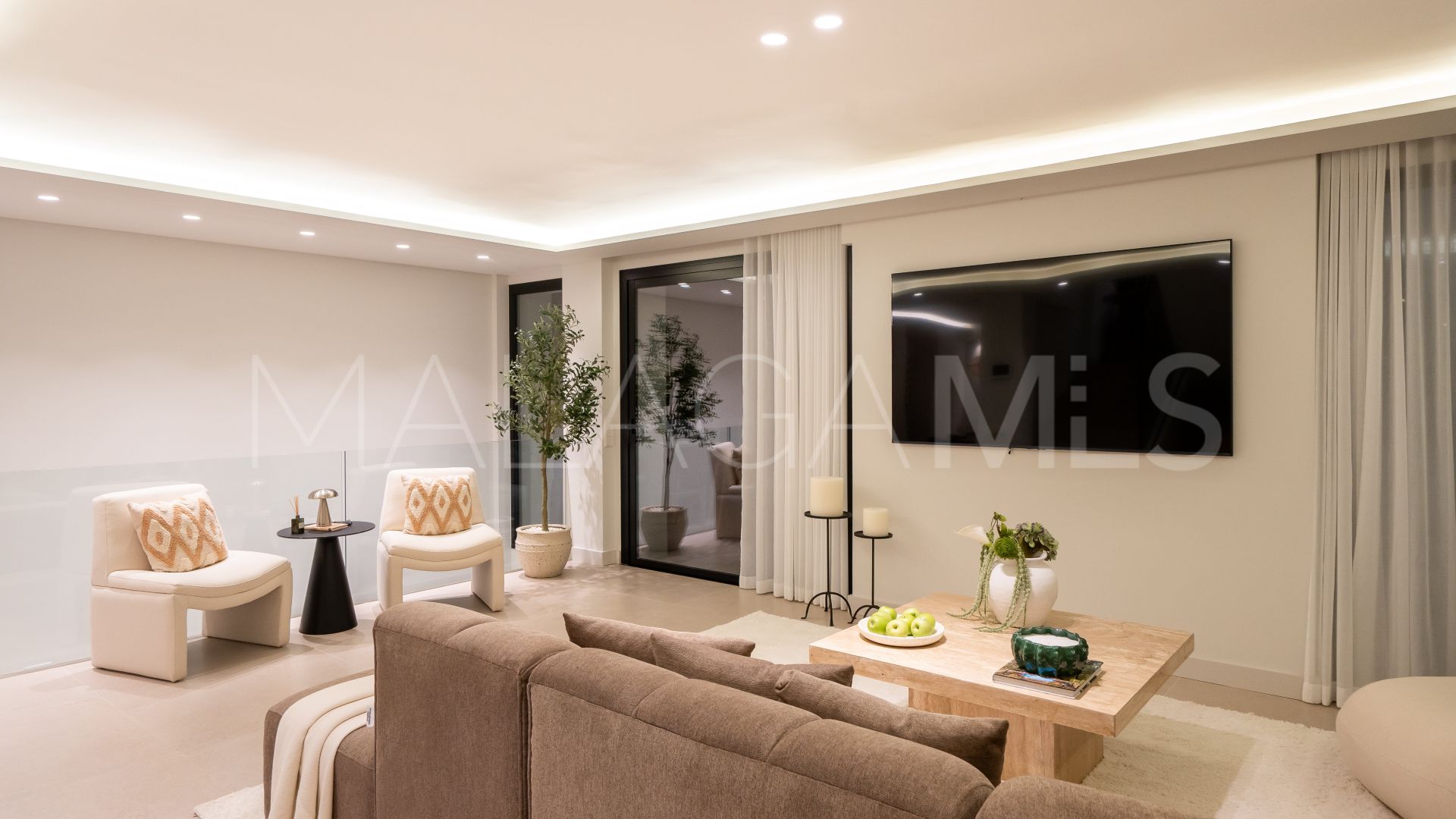 Villa for sale in Los Naranjos Hill Club