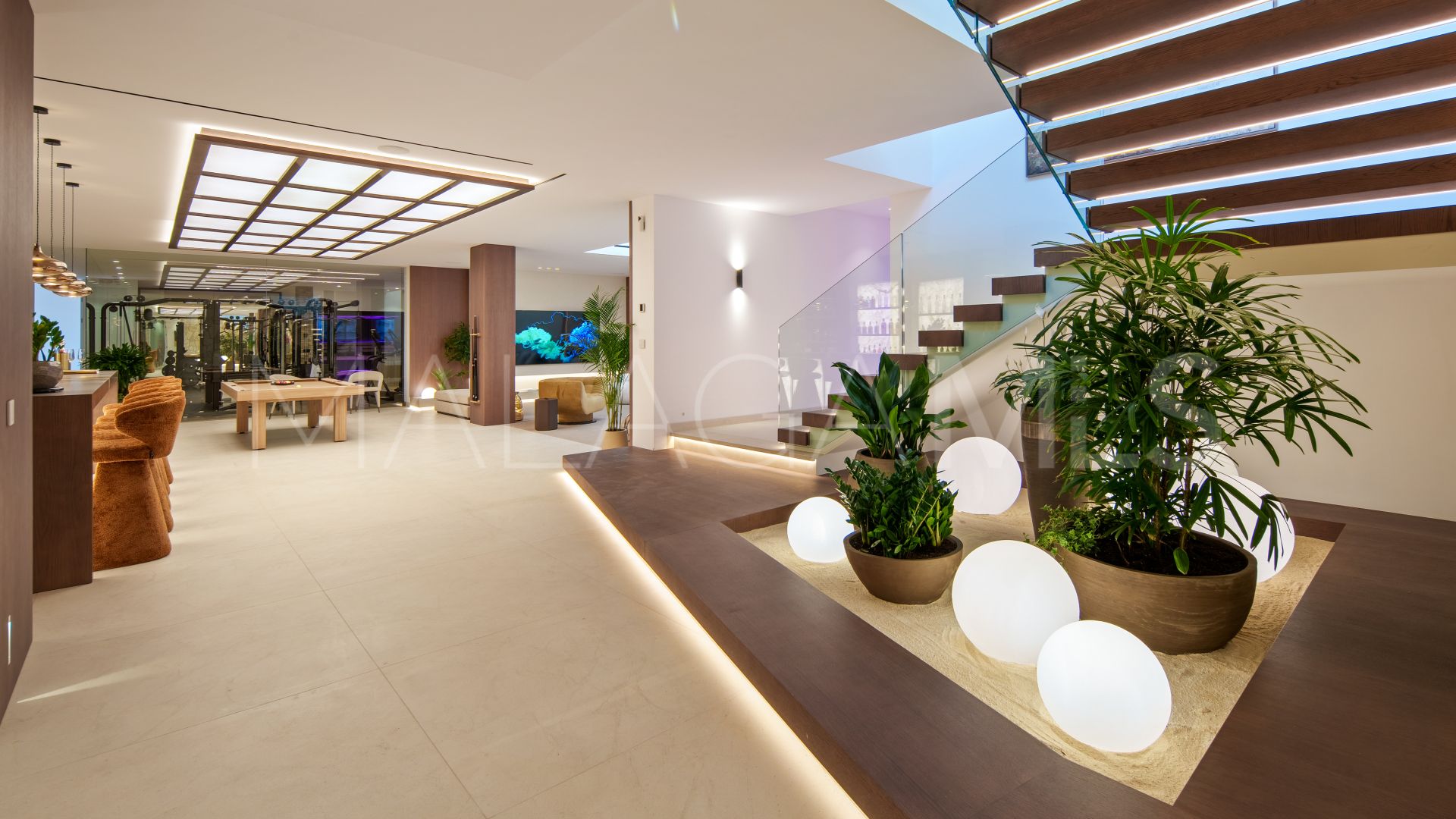 Villa for sale in Nueva Andalucia