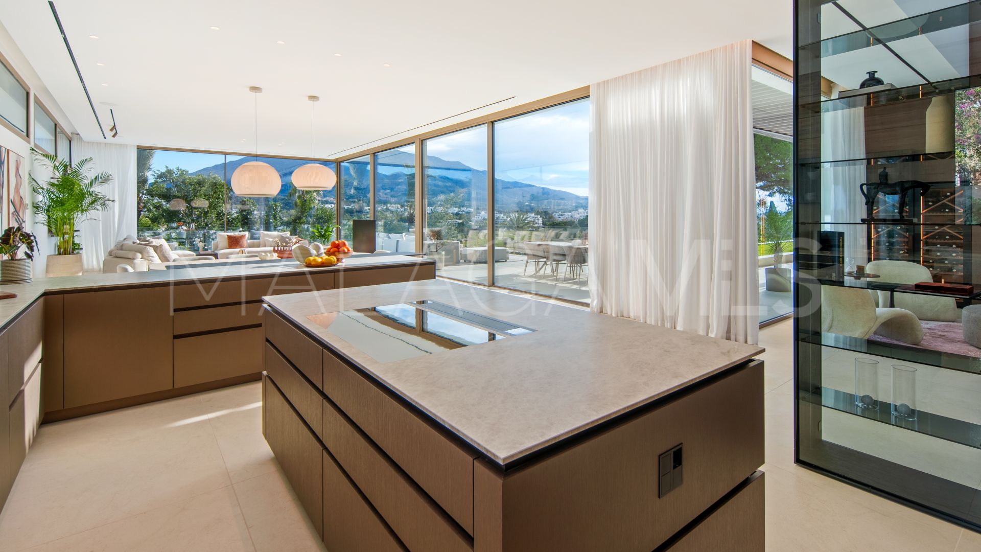 Villa for sale in Nueva Andalucia